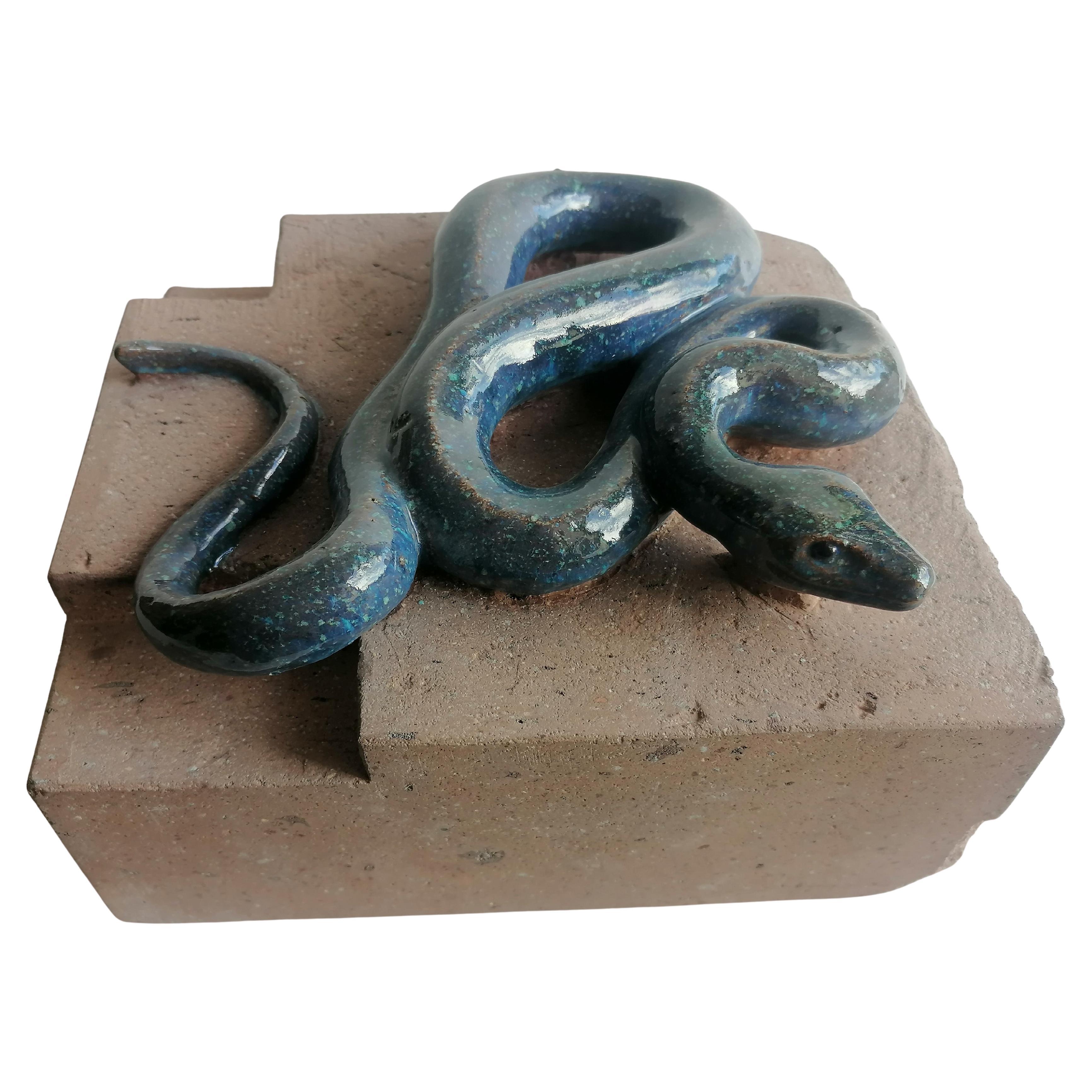 scultura di serpente su pietra vulcanica smaltata-made in Italy-pezzo unico