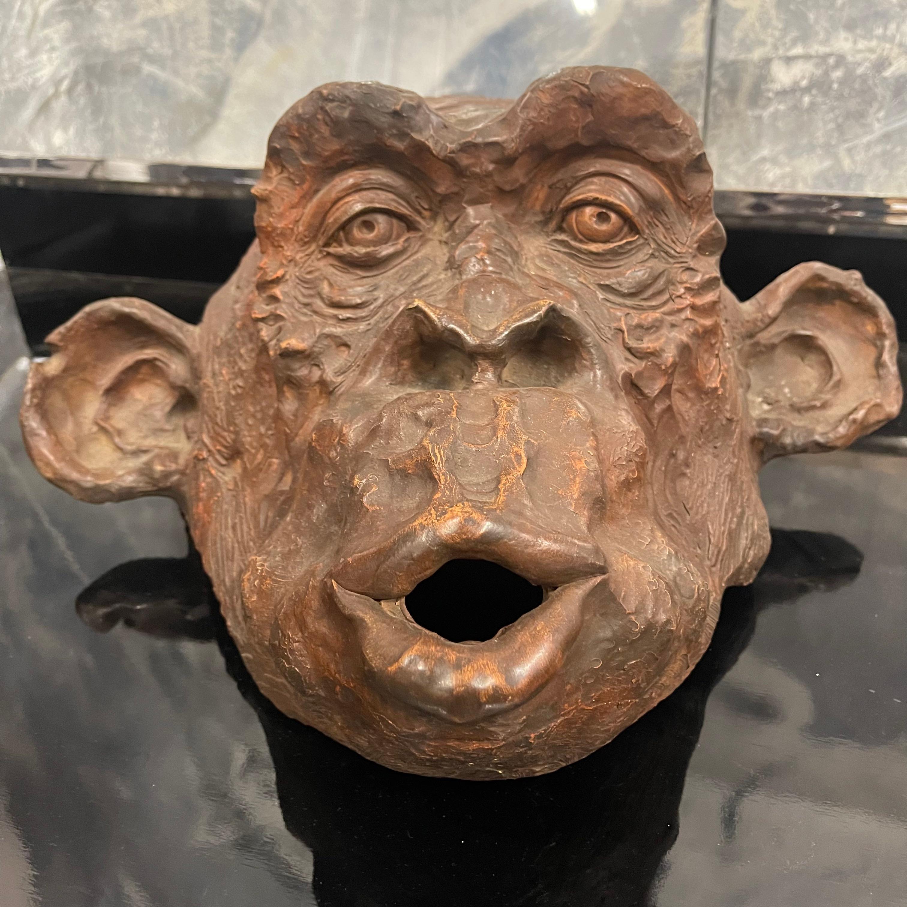 Contemporary Scultura di Testa di Scimmia Bonobo in Terracotta firmata e Datata - Italia 2018