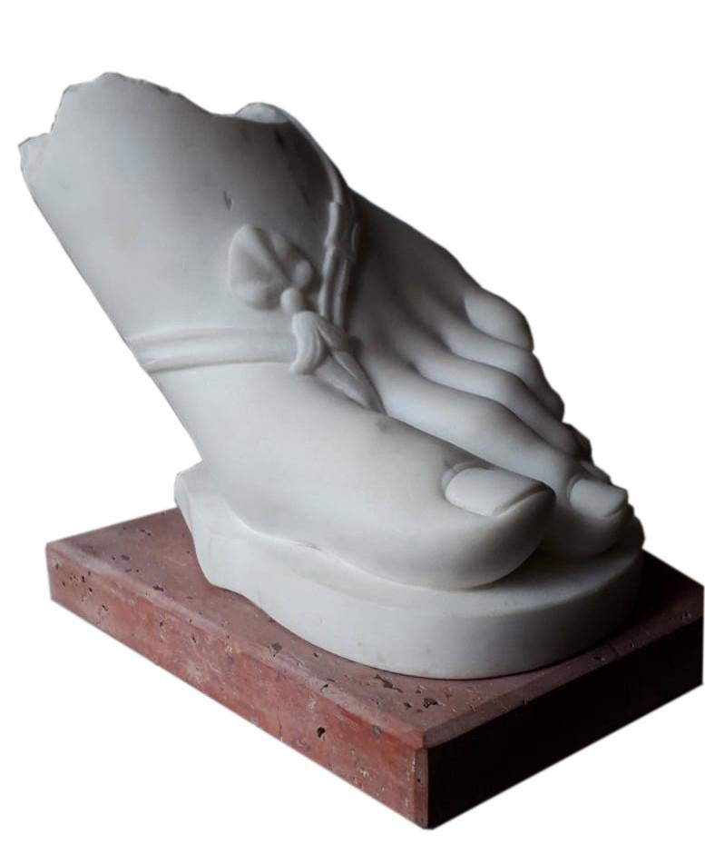 skulptur eines klassischen Fußes - statuarischer weißer Marmor - hergestellt in Italien (Italian) im Angebot