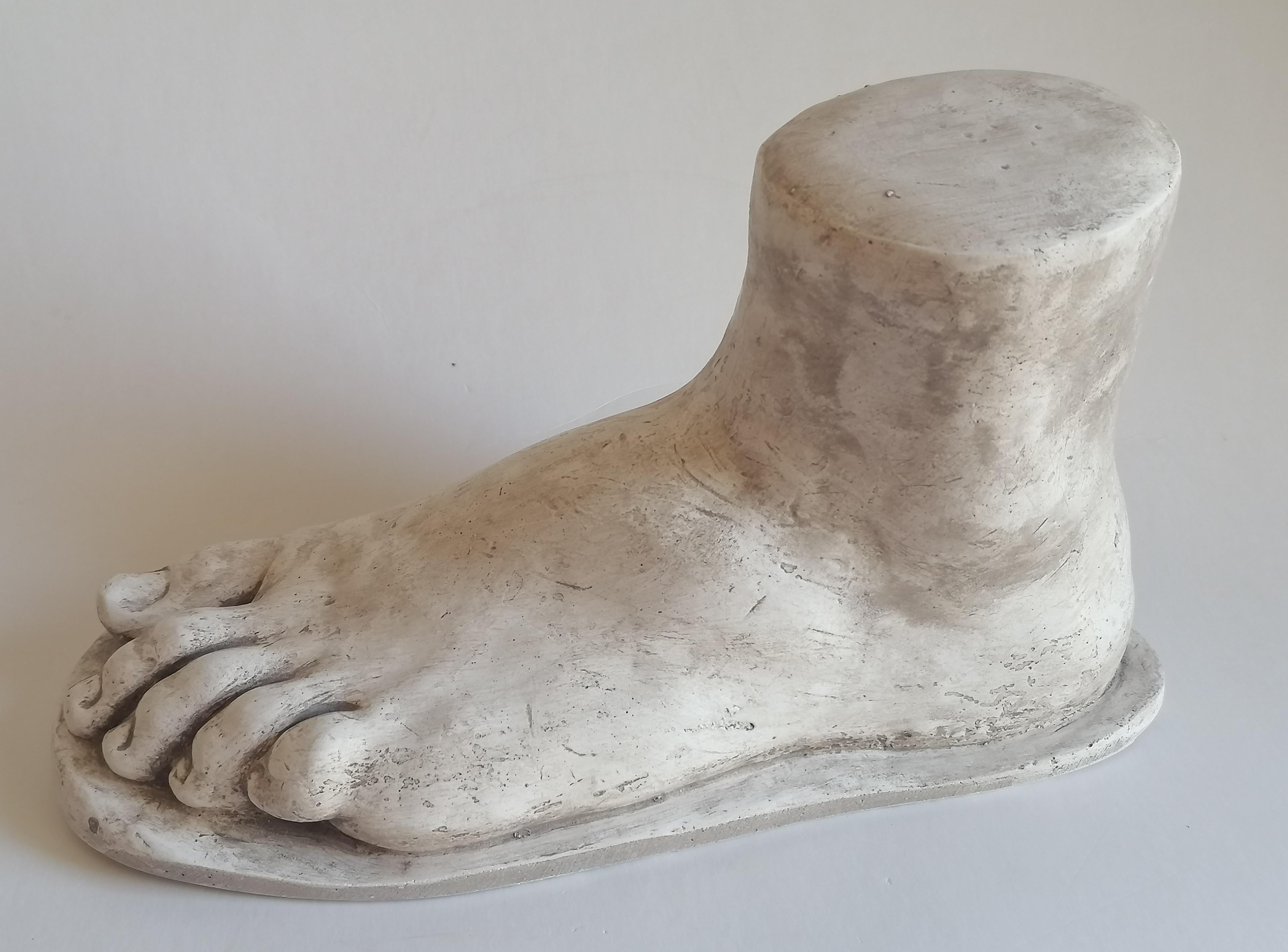 Scultura di un Piede in Stil classico – Impasto di Marmorina (marmo d Bruxelles) (Klassisch-griechisch)