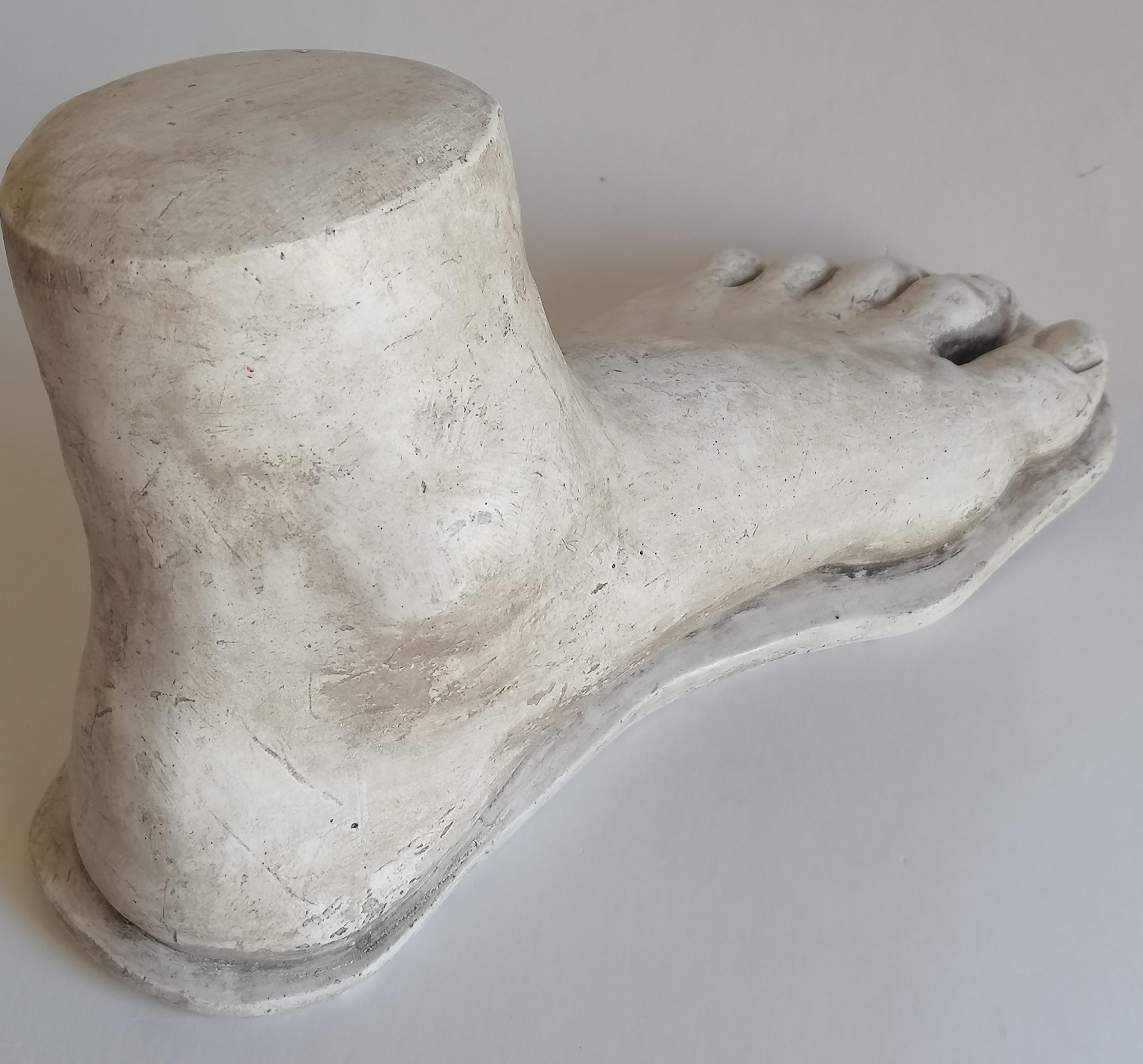 Scultura di un Piede in Stil classico – Impasto di Marmorina (marmo d Bruxelles) (Italian)