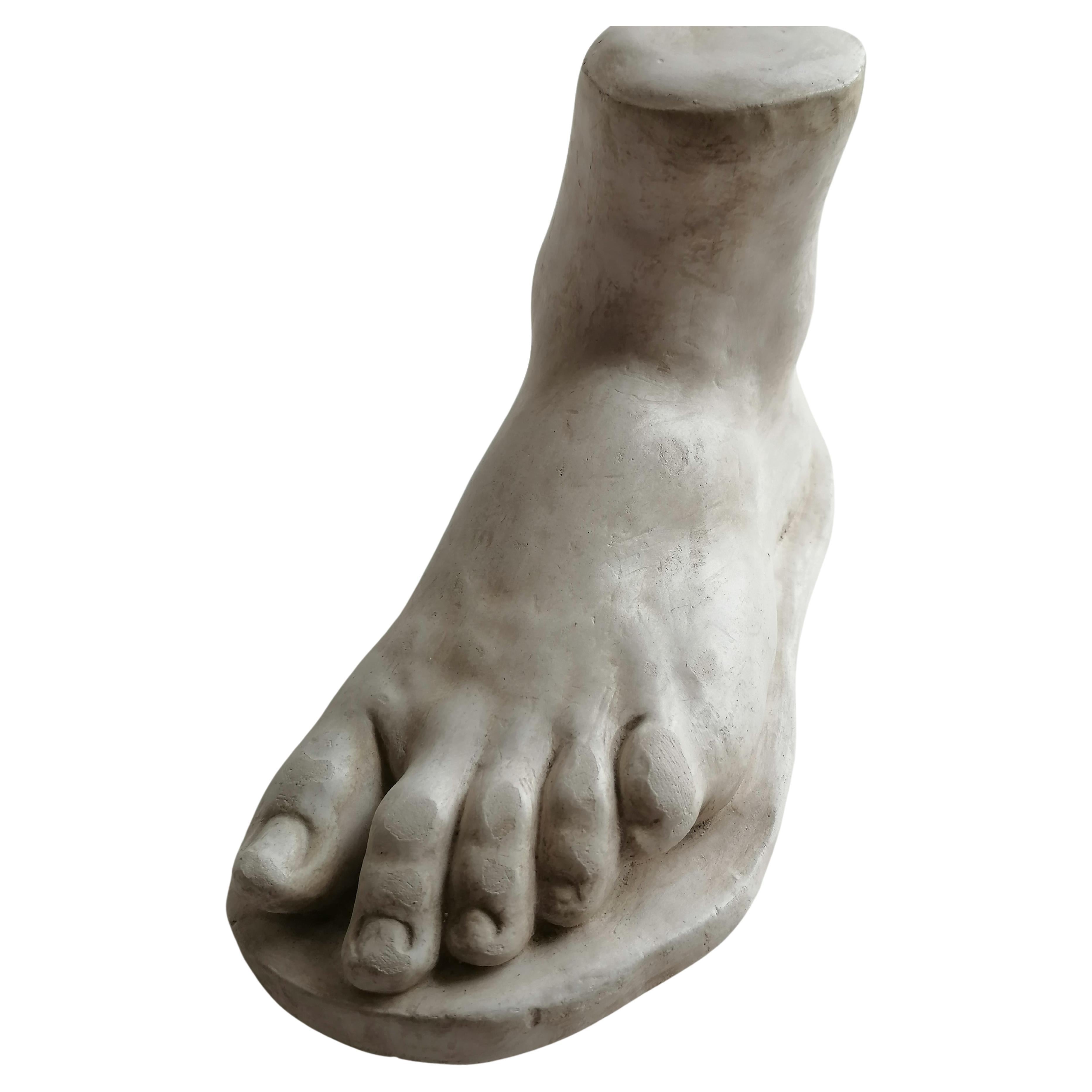 Skulptur eines Fußes im klassischen Stil - Marmorina impasto (Marmor d Brüssel im Angebot