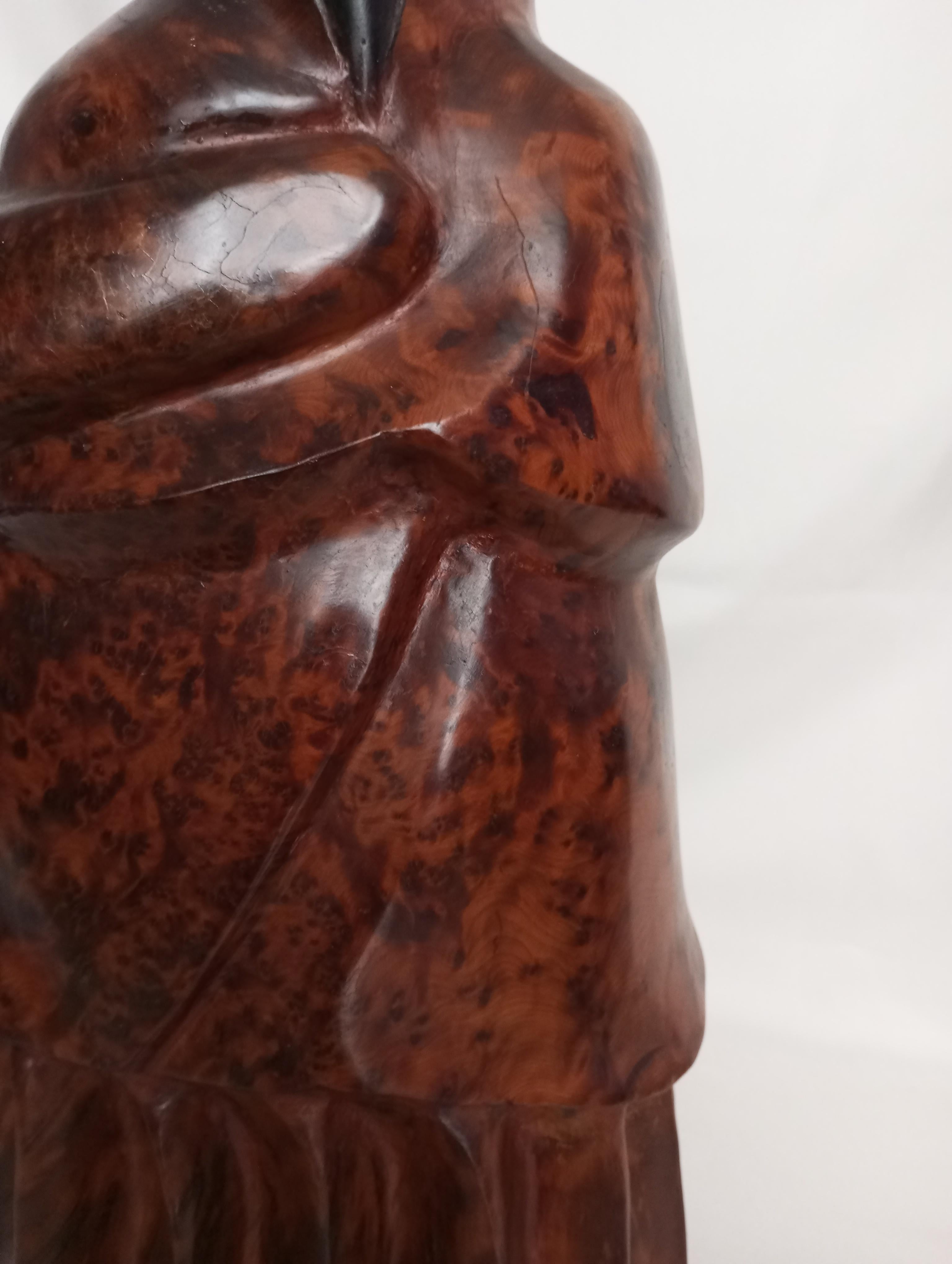 French Scultura “donna con hijab” in radica di Thuya For Sale