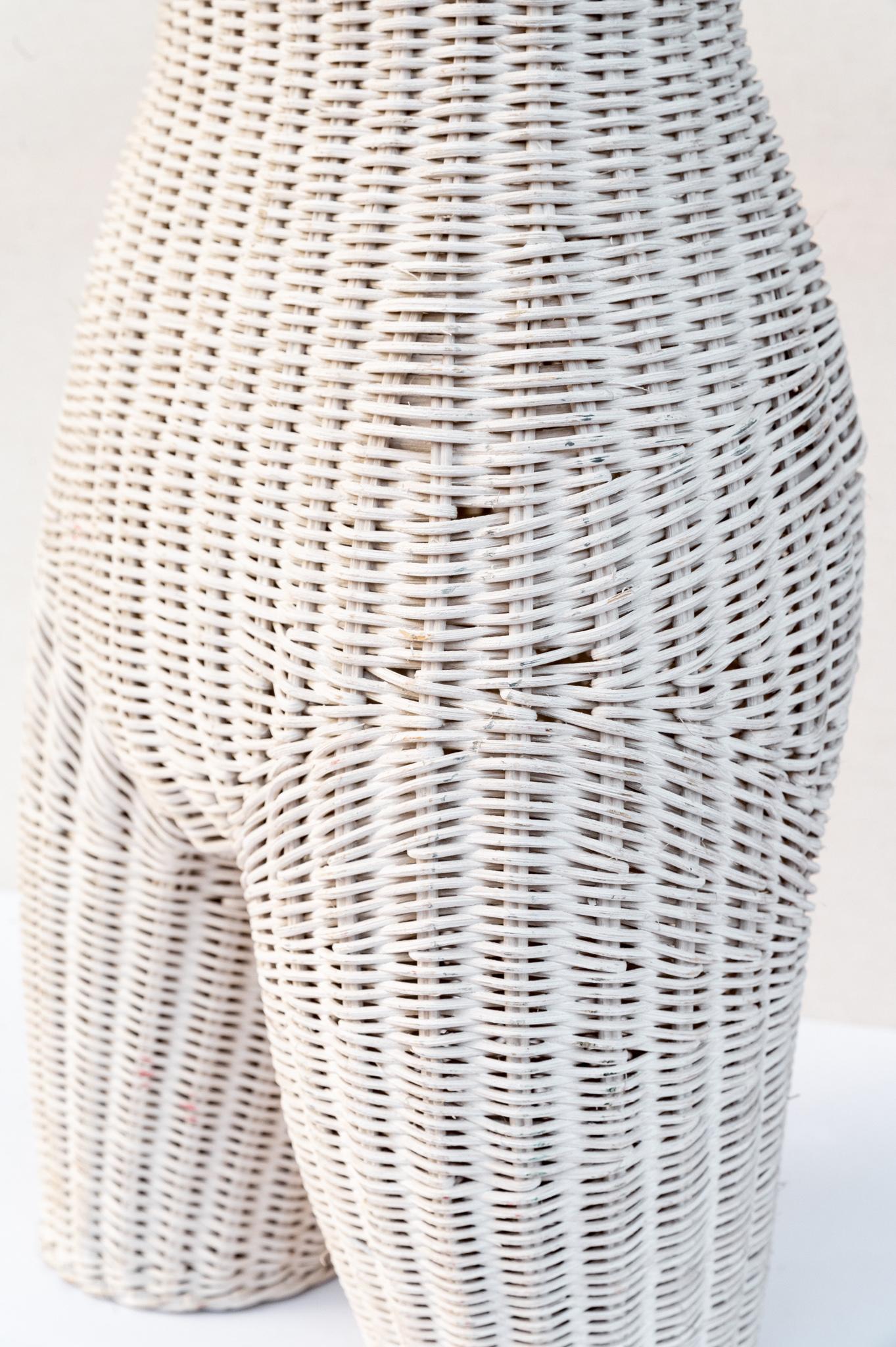 Italian Scultura Femminile in vimini, Anni '70 in vendita