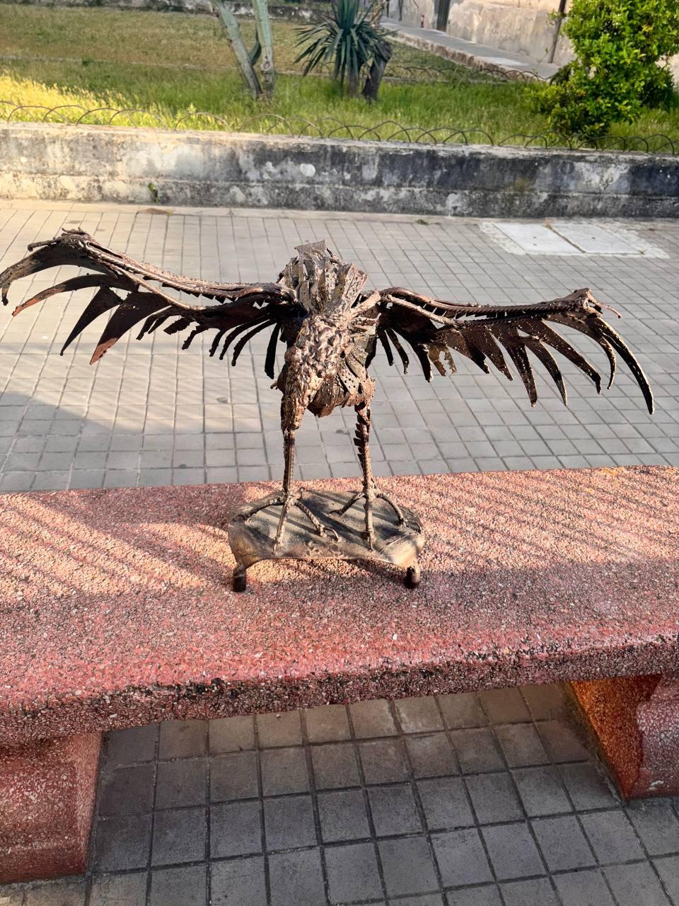 Gran escultura abstracta Fénix de hierro: Renacimiento artístico de los años 50-60 20th Century en venta