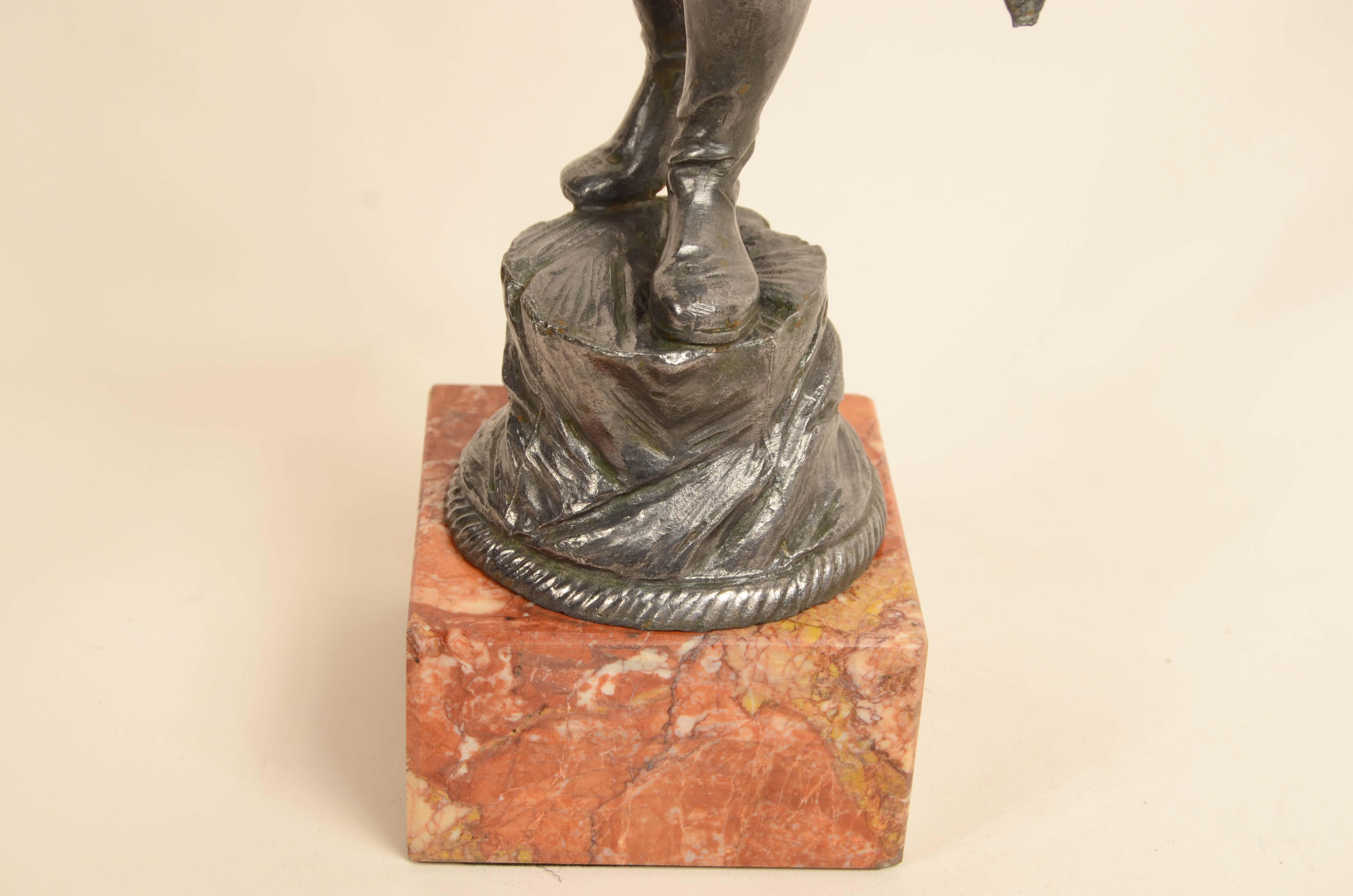 Antimon-Skulptur mit der Darstellung eines Matrosen Französische Herstellung Anfang des 20 im Angebot 12