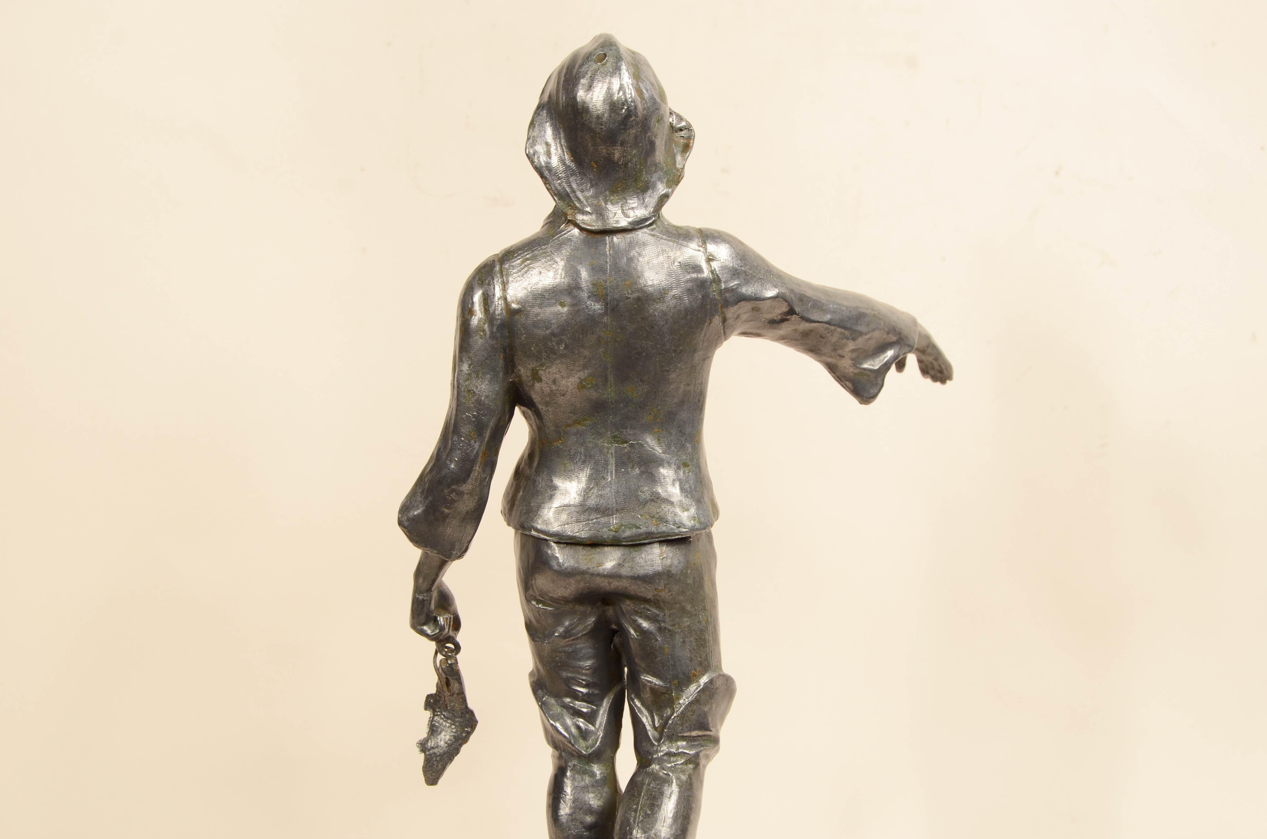 Antimon-Skulptur mit der Darstellung eines Matrosen Französische Herstellung Anfang des 20 im Angebot 1