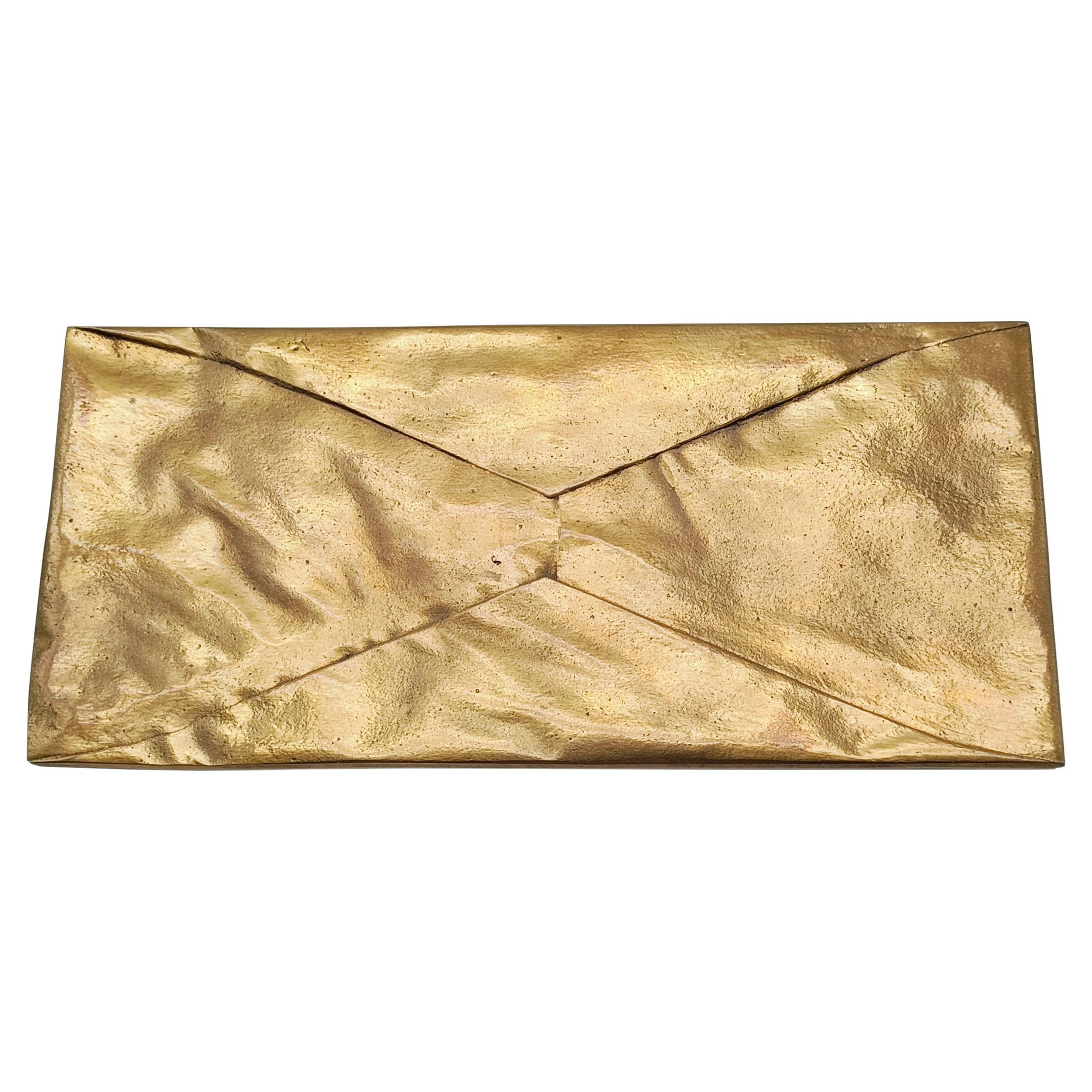 Scultura in Bronzo a Forma di Busta da Lettera Siglata R.M.  50/200, Italia 1970 in vendita