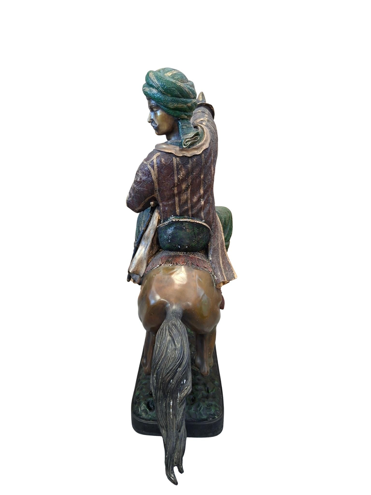 Moderne Sculpture en bronze : Chevalier oriental à cheval en vente