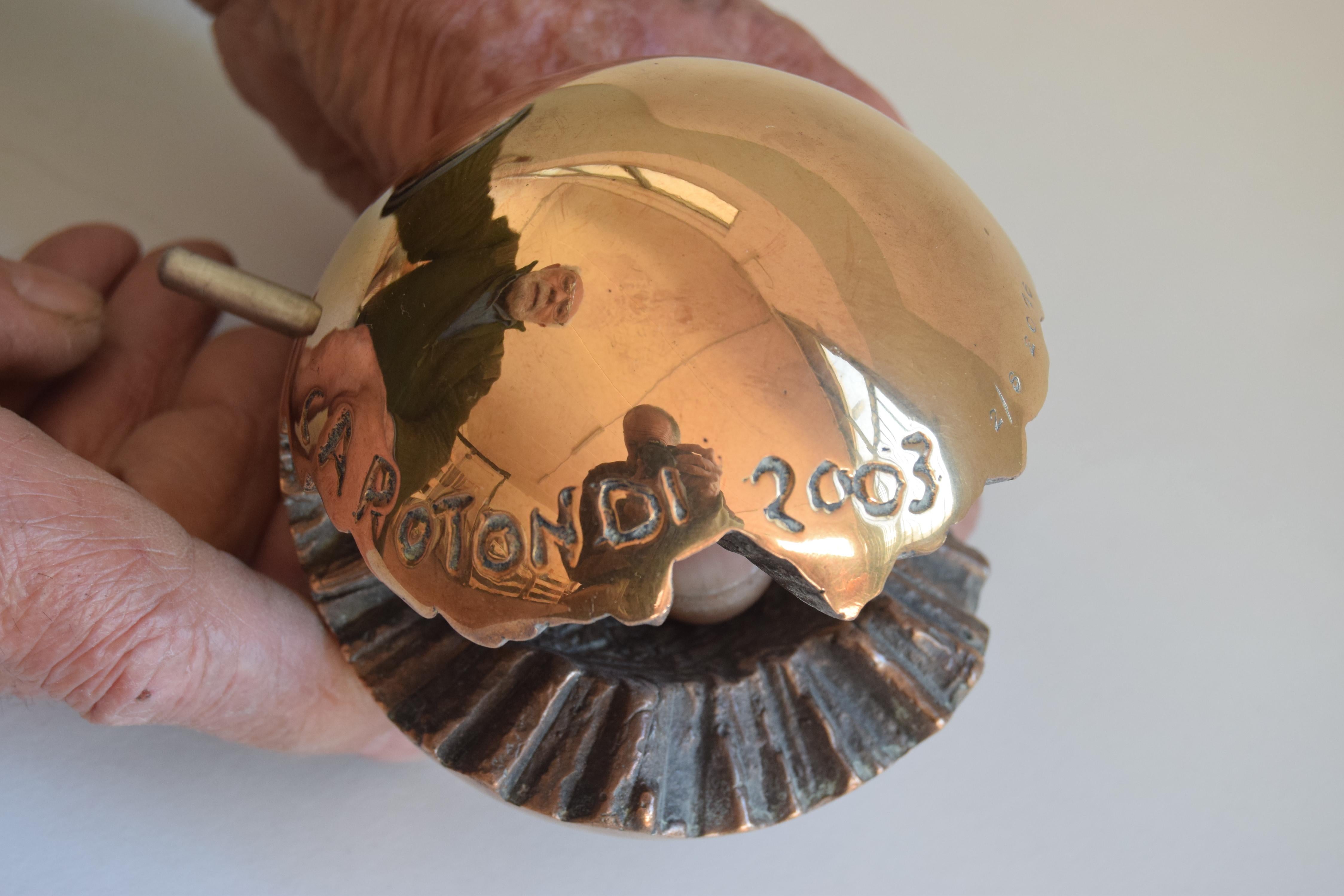 Periodo contemporaneo scultura in bronzo di Claudio Capotondi _ Sferaperta in vendita