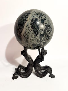 Scultura in Bronzo di Coppia di Nereidi con Sfera in Marmo Verde XIX Secolo