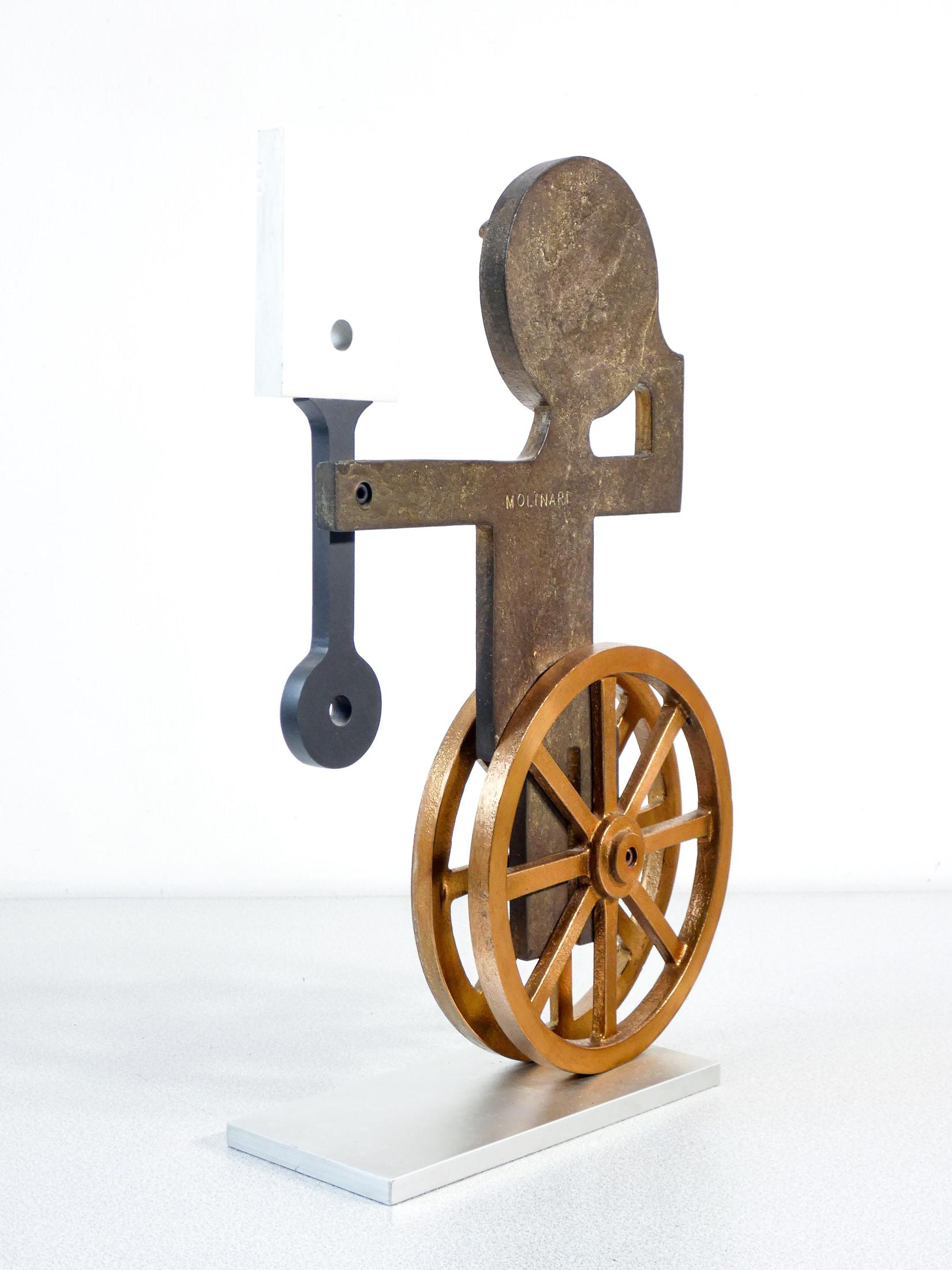 Sculpture en bronze de Mario MOLINARI. Figure avec roues et piston. Italie, années 1960 en vente 4