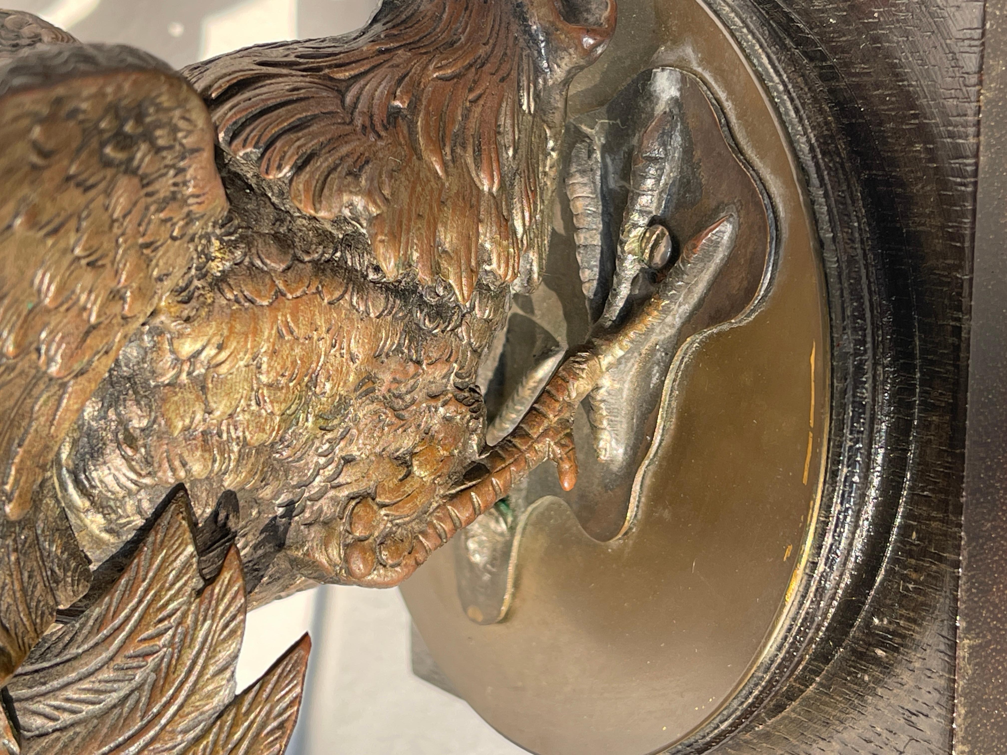 Sculpture en bronze d'un coq de combat avec 2 bases 1970 Italie Bon état - En vente à Cantù, IT