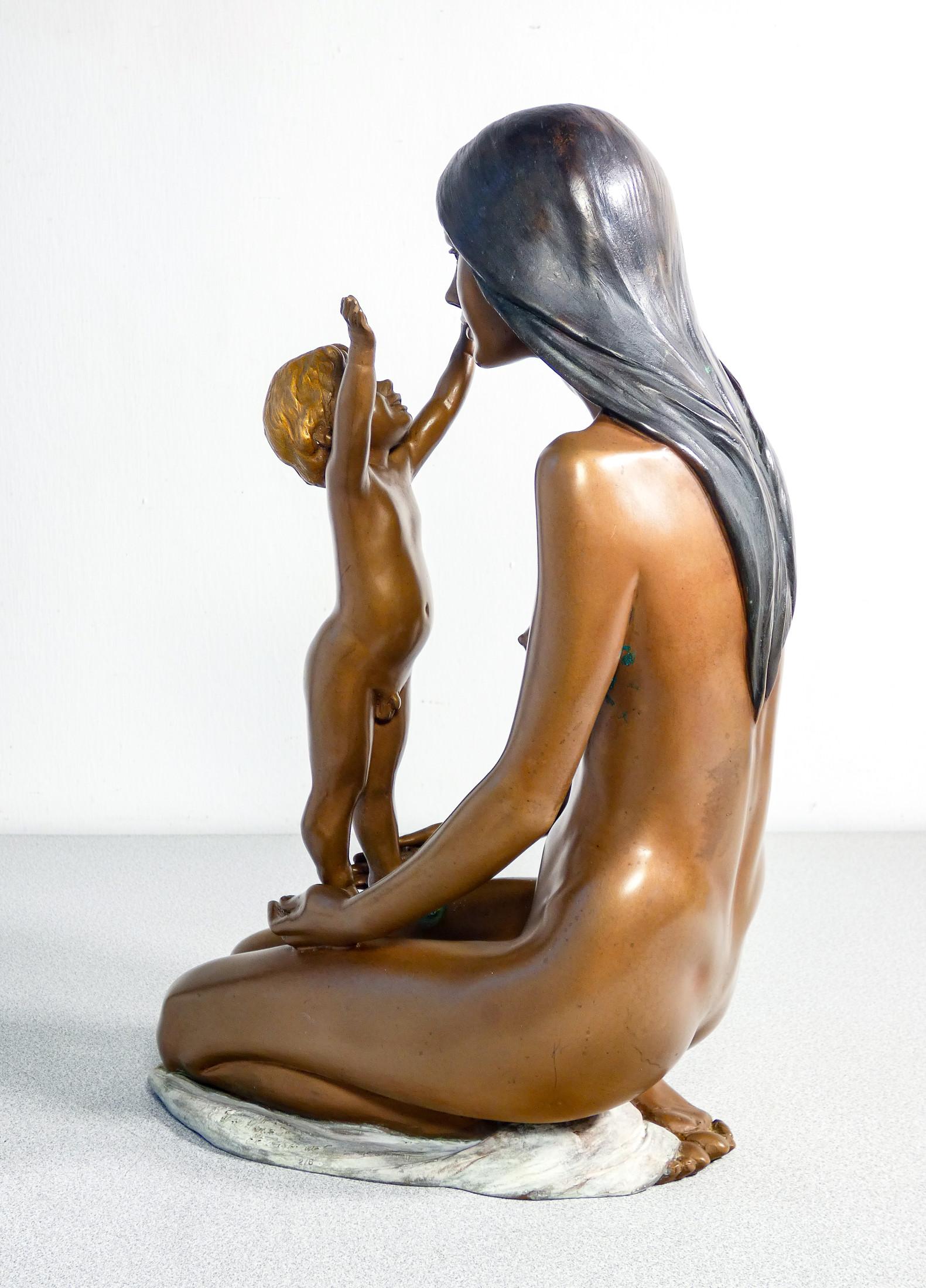 Bronze sculpture by Vittorio TESSARO Maternity. With autograph authentication. 2012 For Sale 5