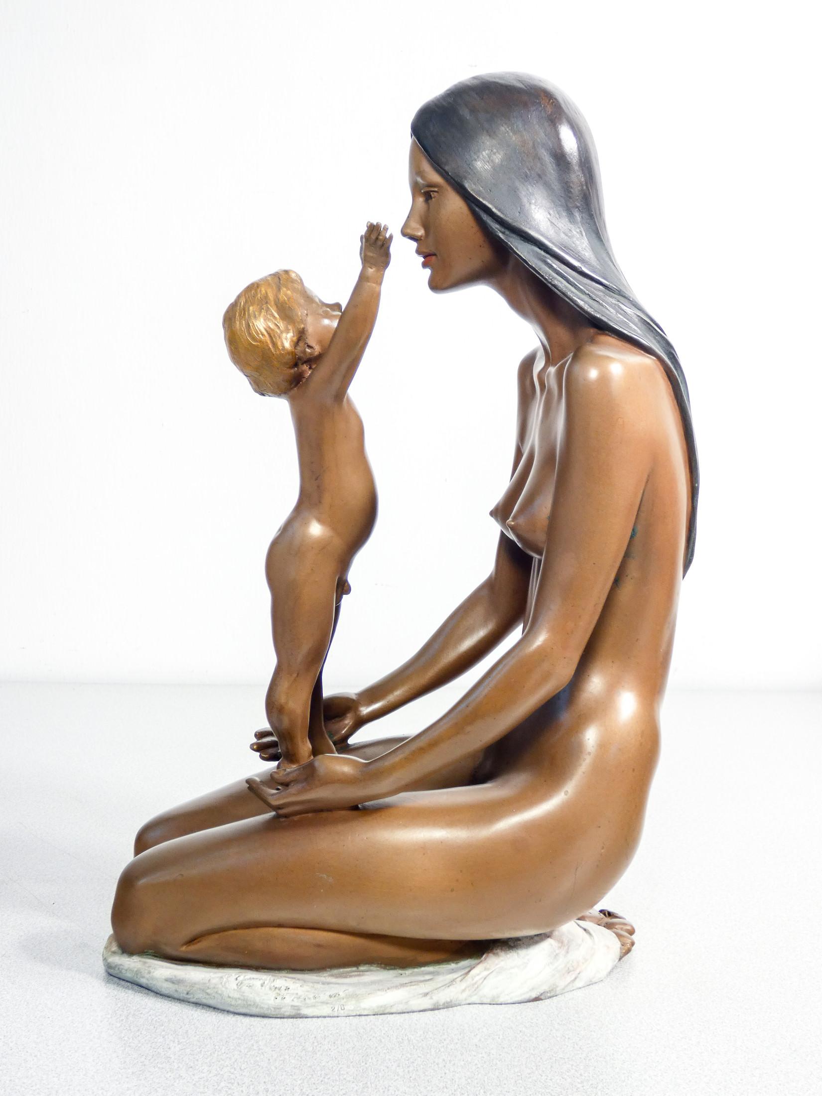 Bronze sculpture by Vittorio TESSARO Maternity. With autograph authentication. 2012 For Sale 6