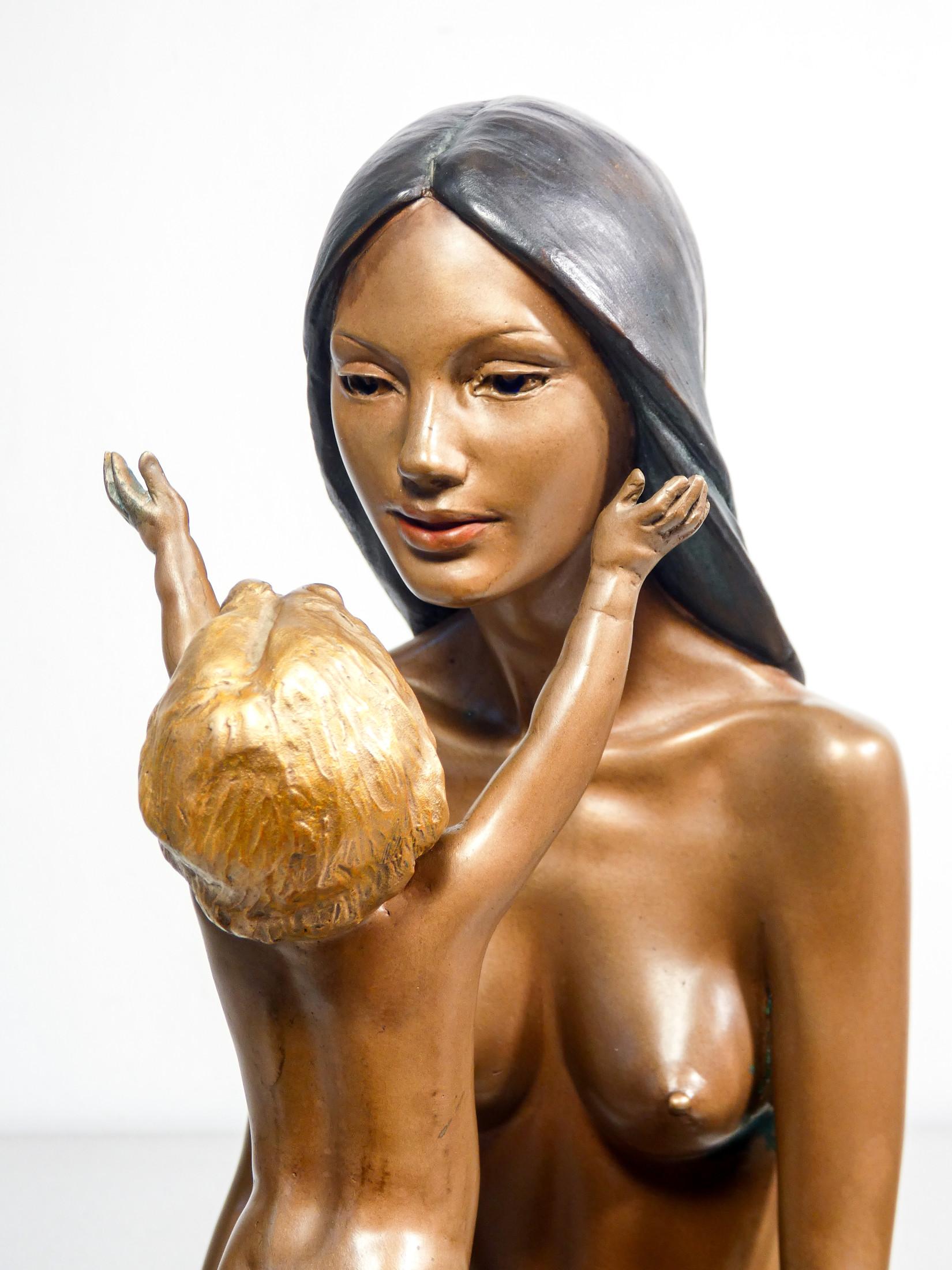 Bronze sculpture by Vittorio TESSARO Maternity. With autograph authentication. 2012 In Good Condition For Sale In Torino, IT
