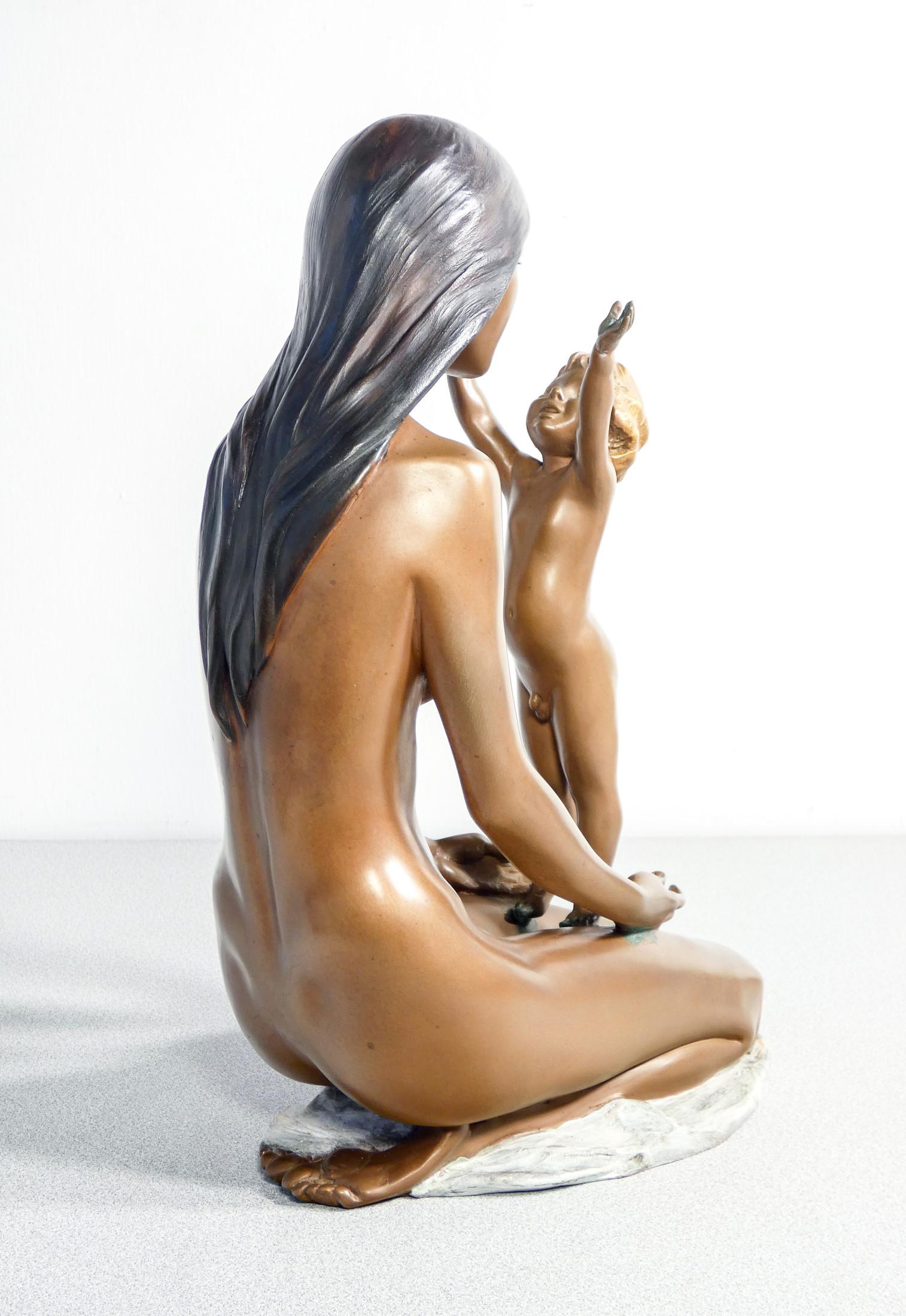 Bronze sculpture by Vittorio TESSARO Maternity. With autograph authentication. 2012 For Sale 3