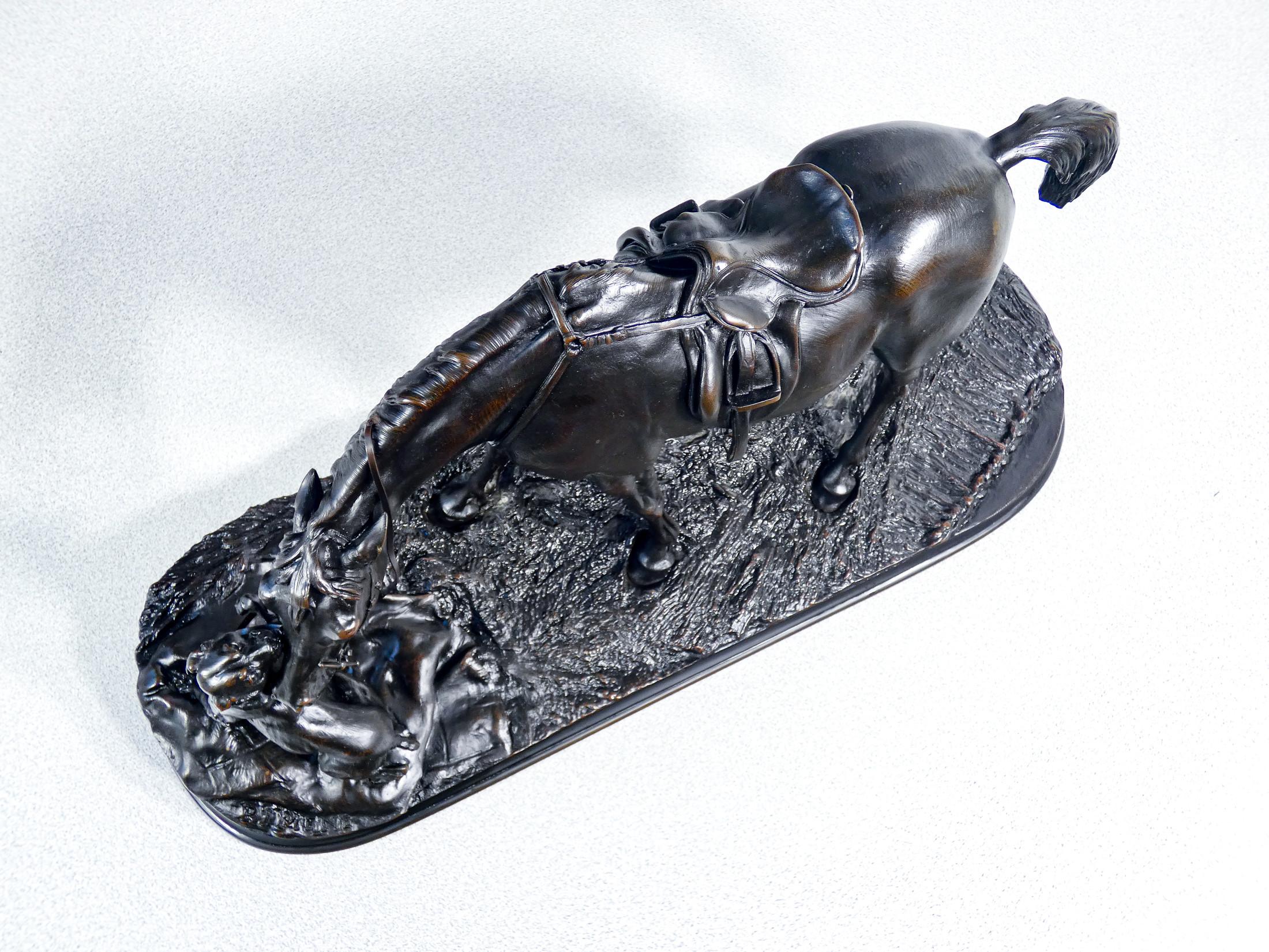 Scultura in bronzo firmata P. J. MÈNE, Jument Jouant Avec un Chien. Metà XIX sec in vendita 3