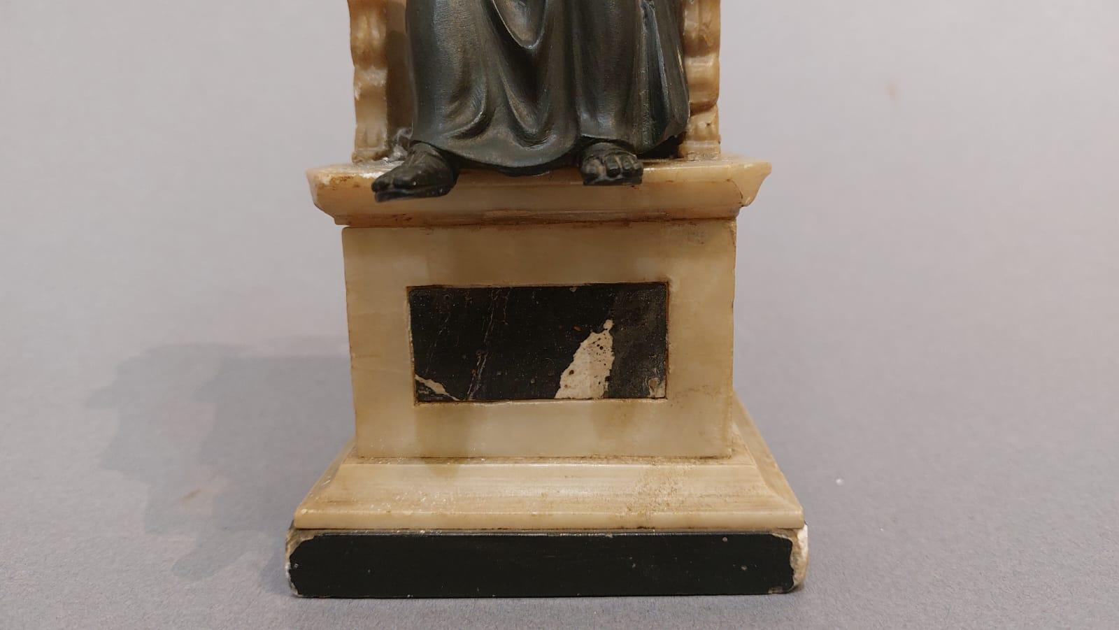 Bronze, white marble and marble sculpture depicting St. Peter on the throne For Sale 3
