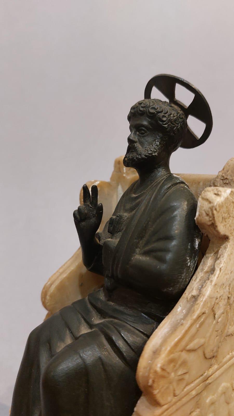 Bronze, white marble and marble sculpture depicting St. Peter on the throne For Sale 4