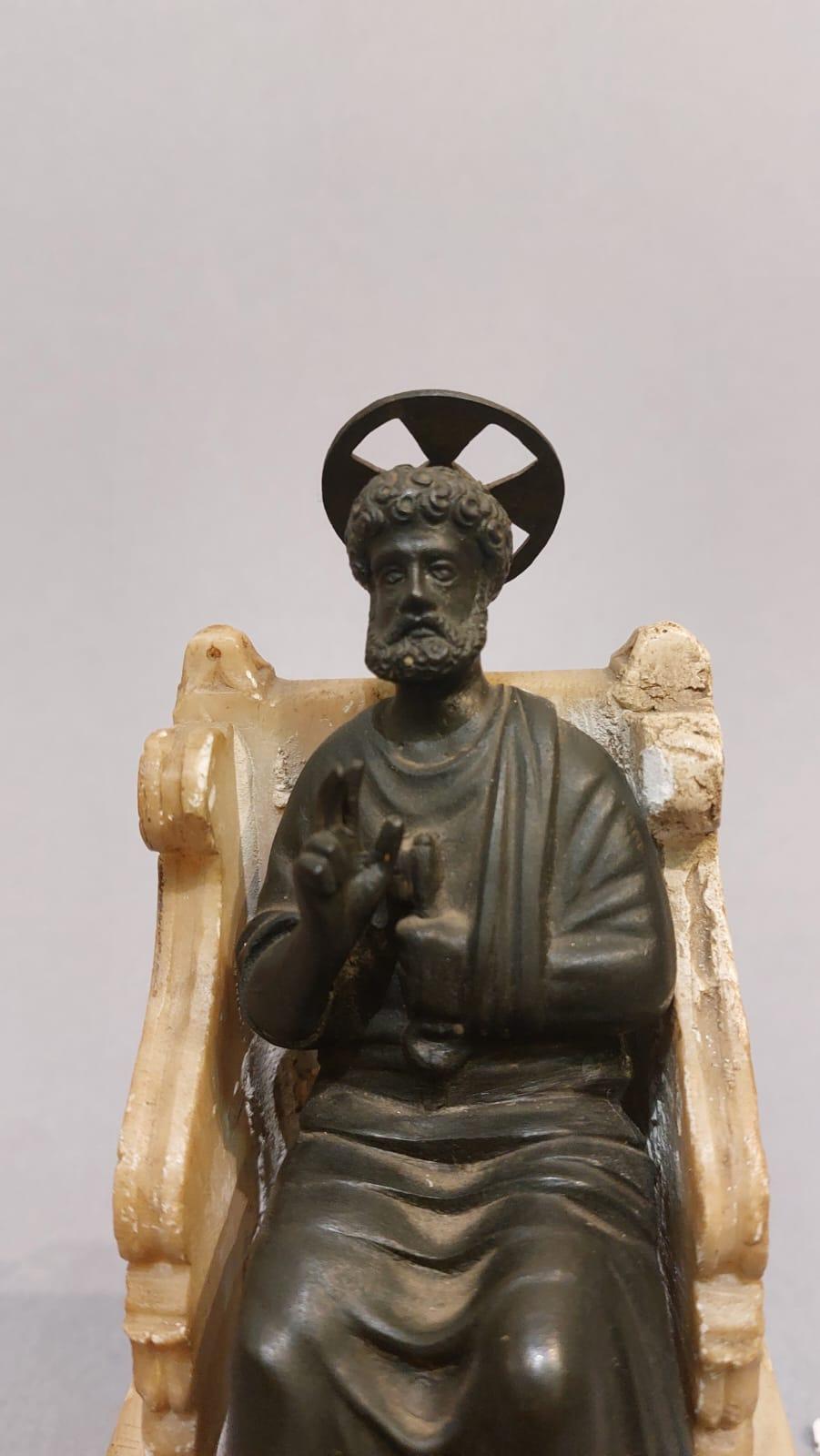Bronze, white marble and marble sculpture depicting St. Peter on the throne For Sale 5