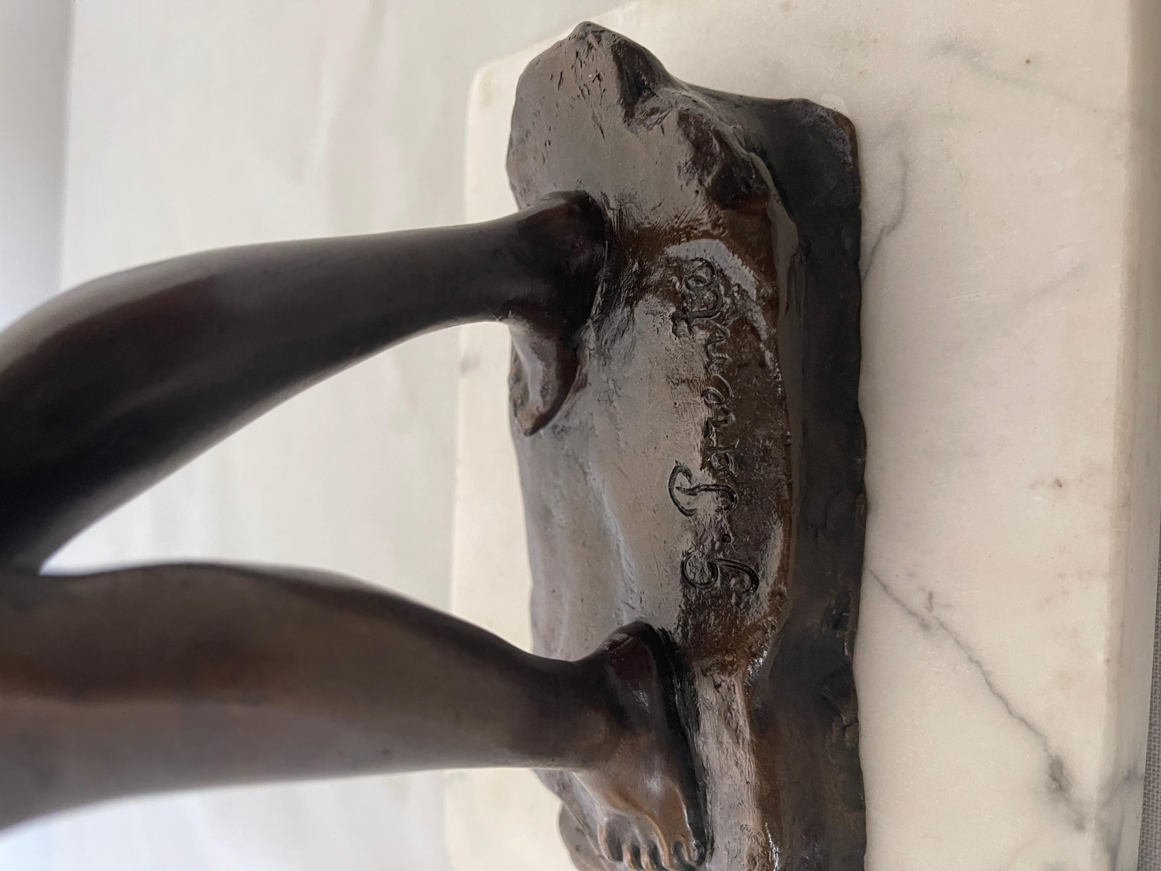 Art Nouveau Scultura in bronzo patinato raffigurante figura femminile nuda su base in marmo in vendita