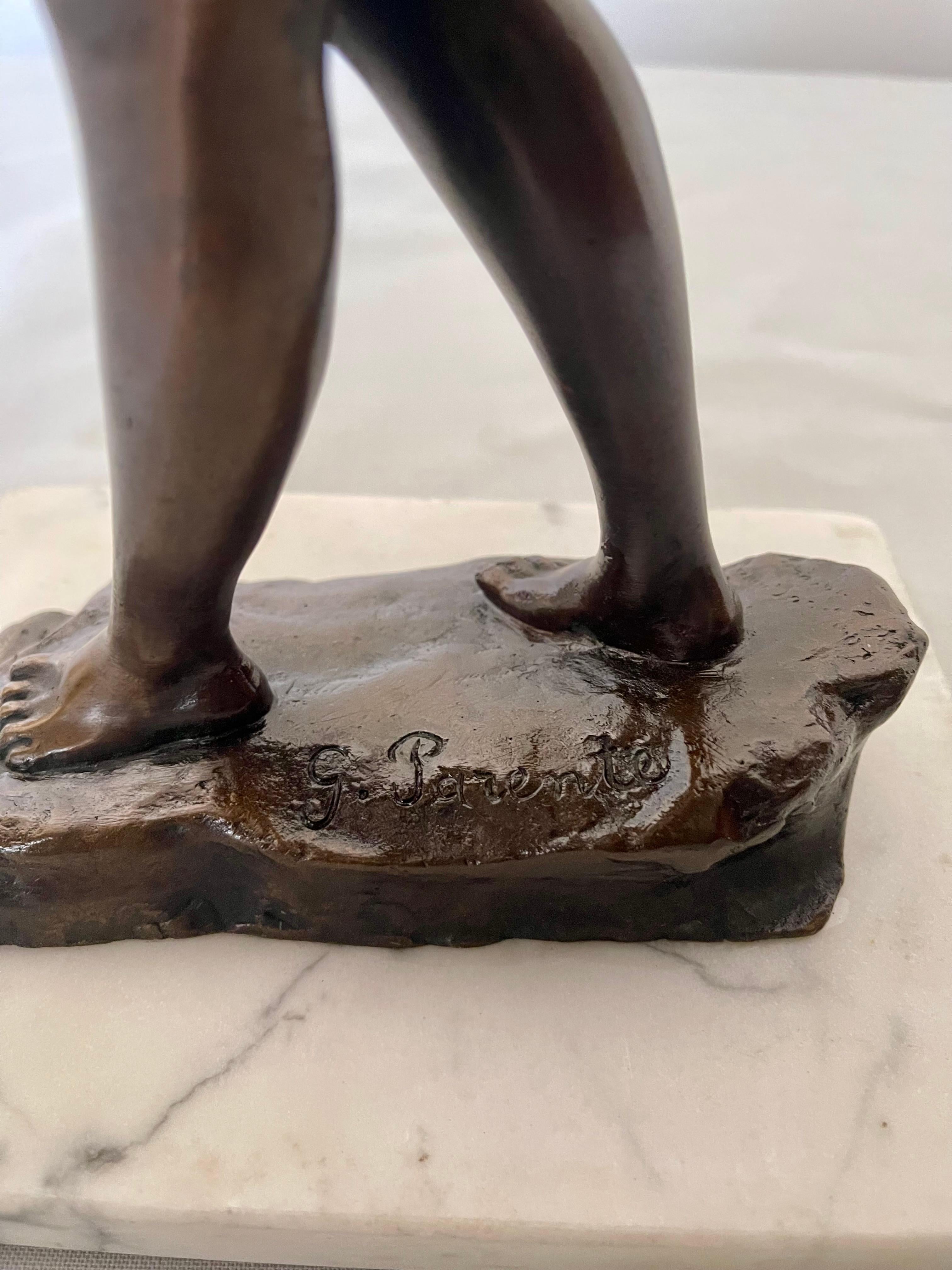Bronzo Scultura in bronzo patinato raffigurante figura femminile nuda su base in marmo in vendita