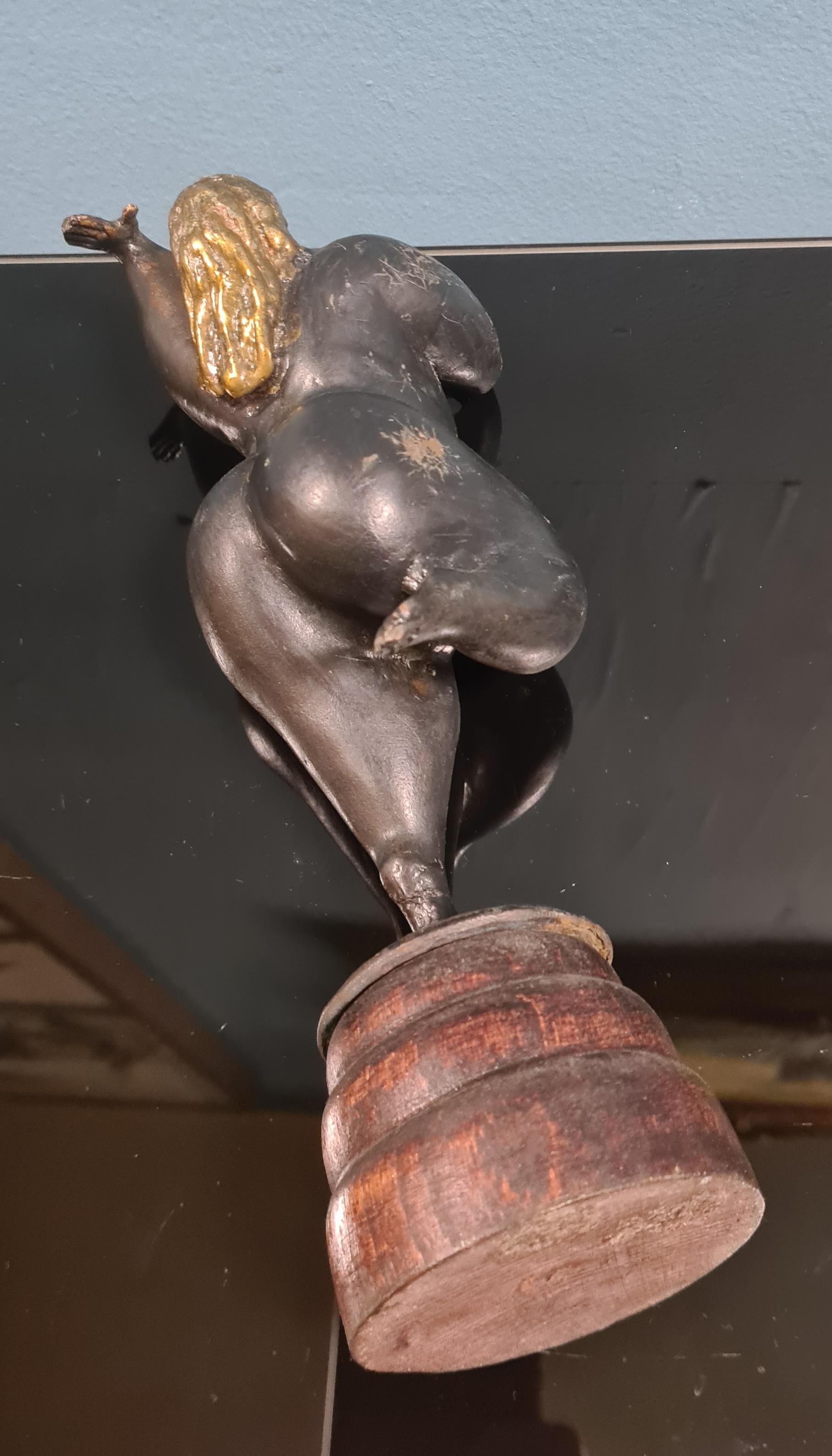 Bronze sculpture depicting sinuous female body For Sale 8