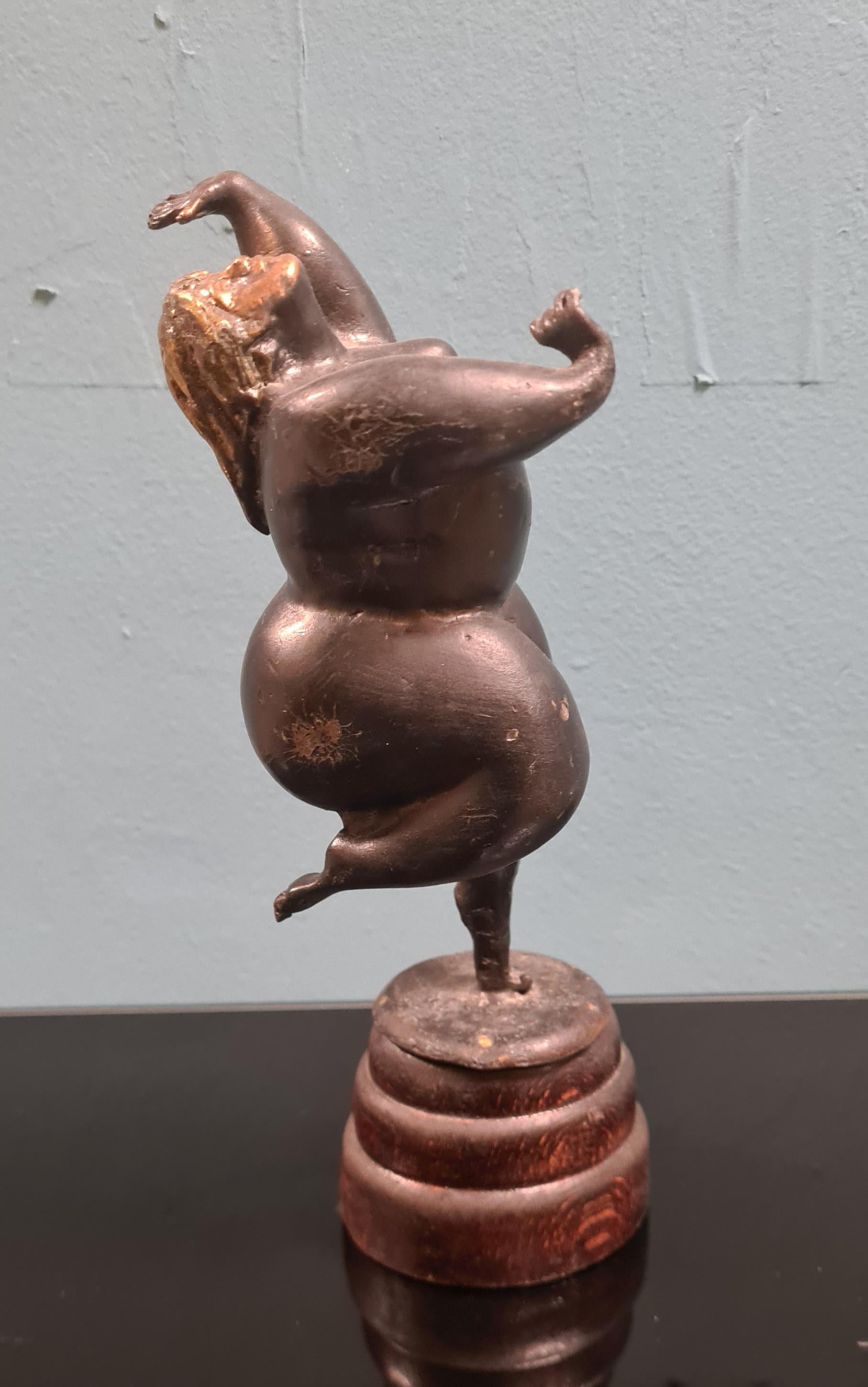 Italian Sculpture en bronze représentant un corps féminin sinueux en vente