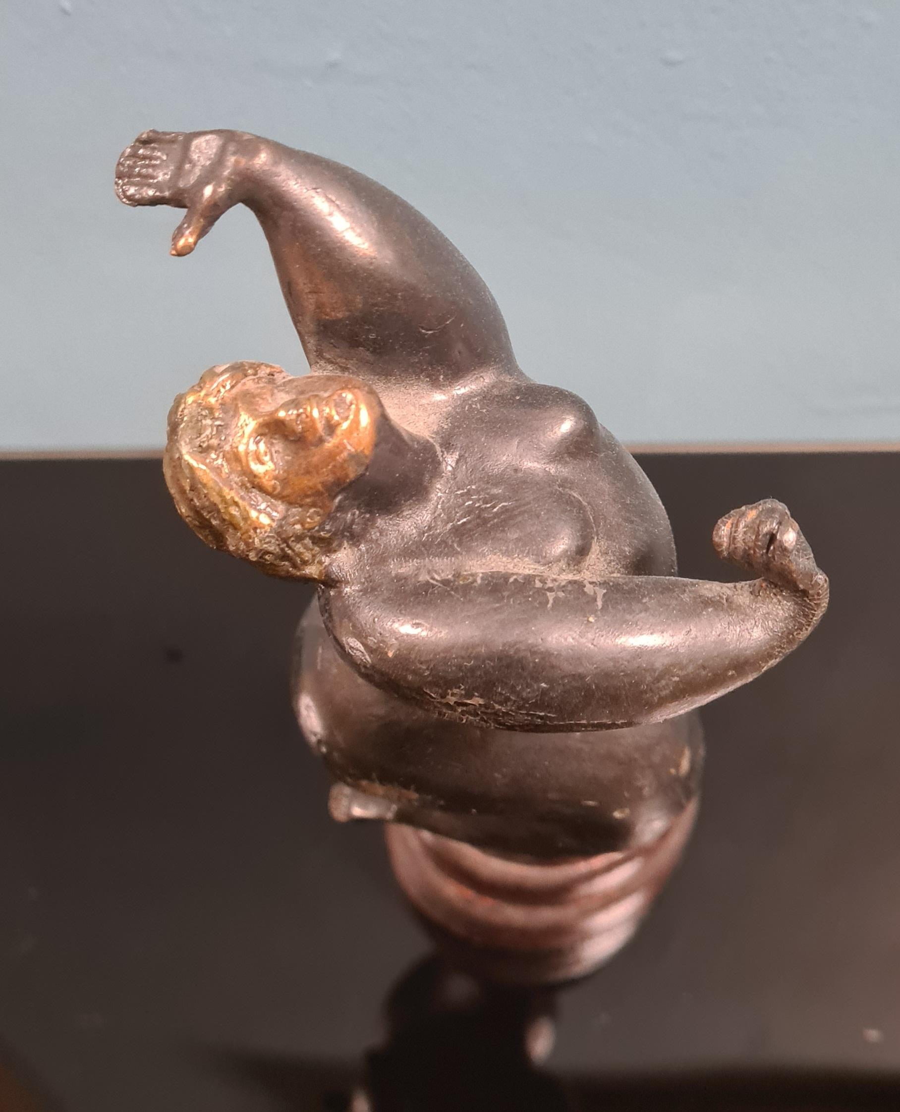 Italian Bronze sculpture depicting sinuous female body For Sale