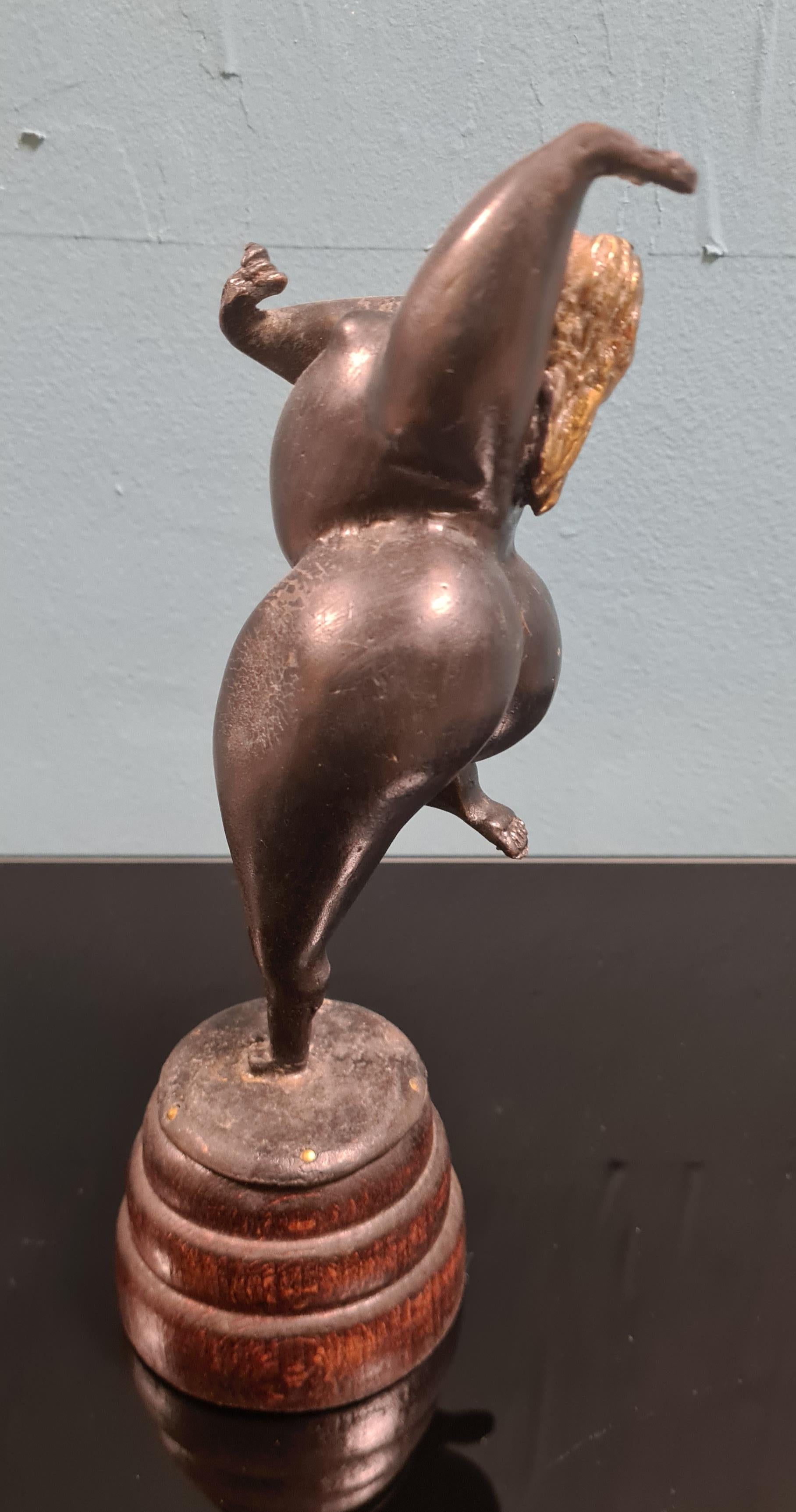 Bronze sculpture depicting sinuous female body For Sale 2