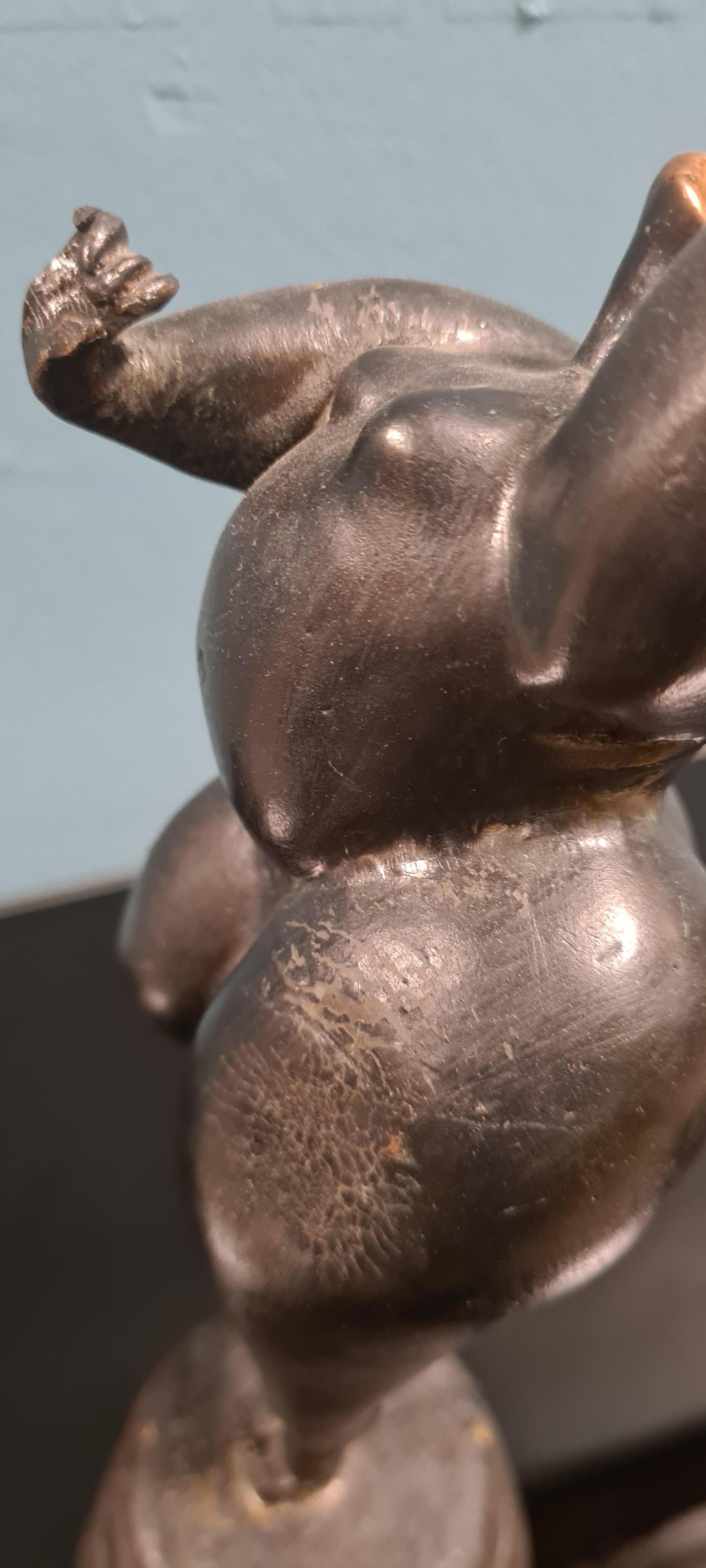 Bronze sculpture depicting sinuous female body For Sale 3