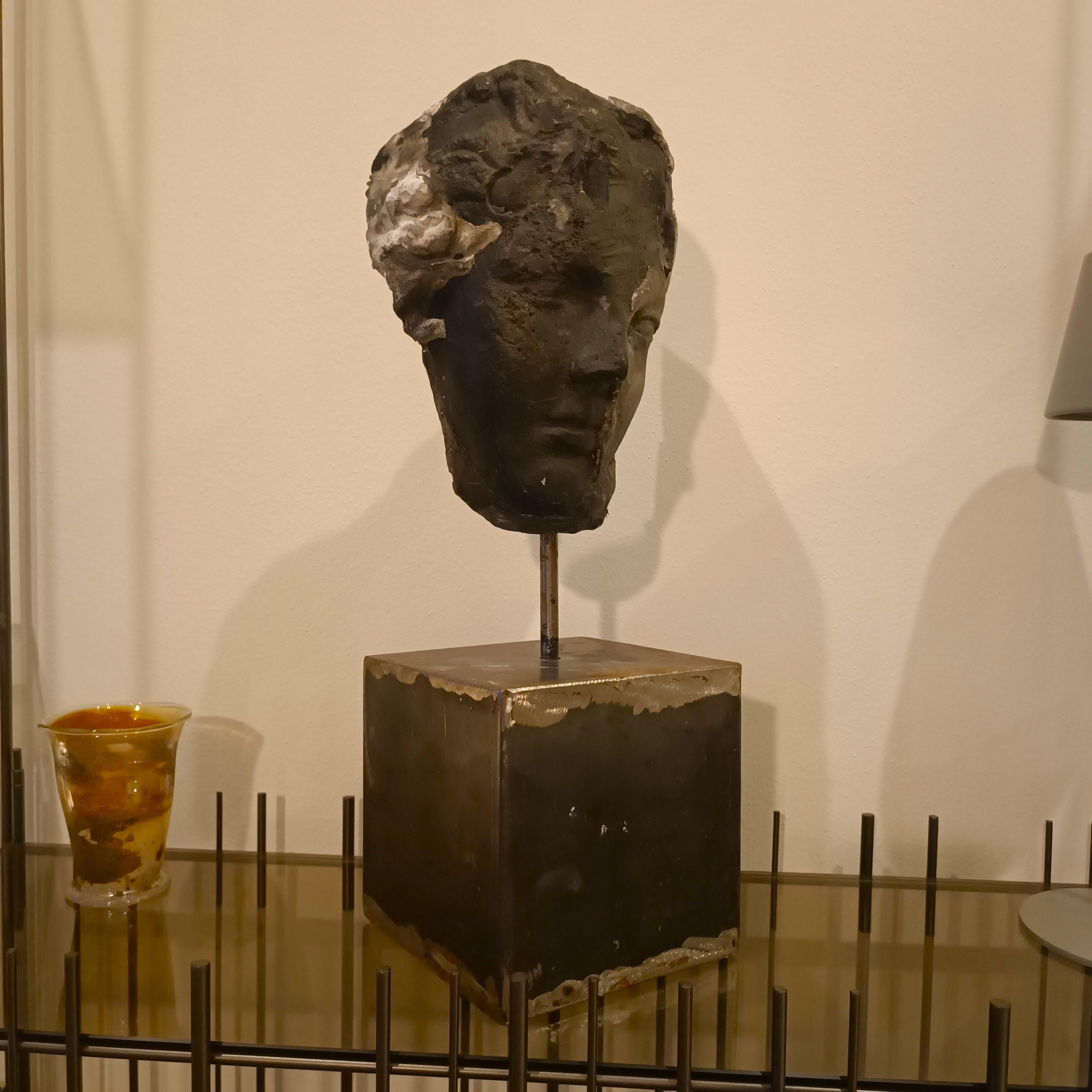 Scultura in cera, gesso e black carbon “ Il volto”  di Alessandro La Motta in vendita 2