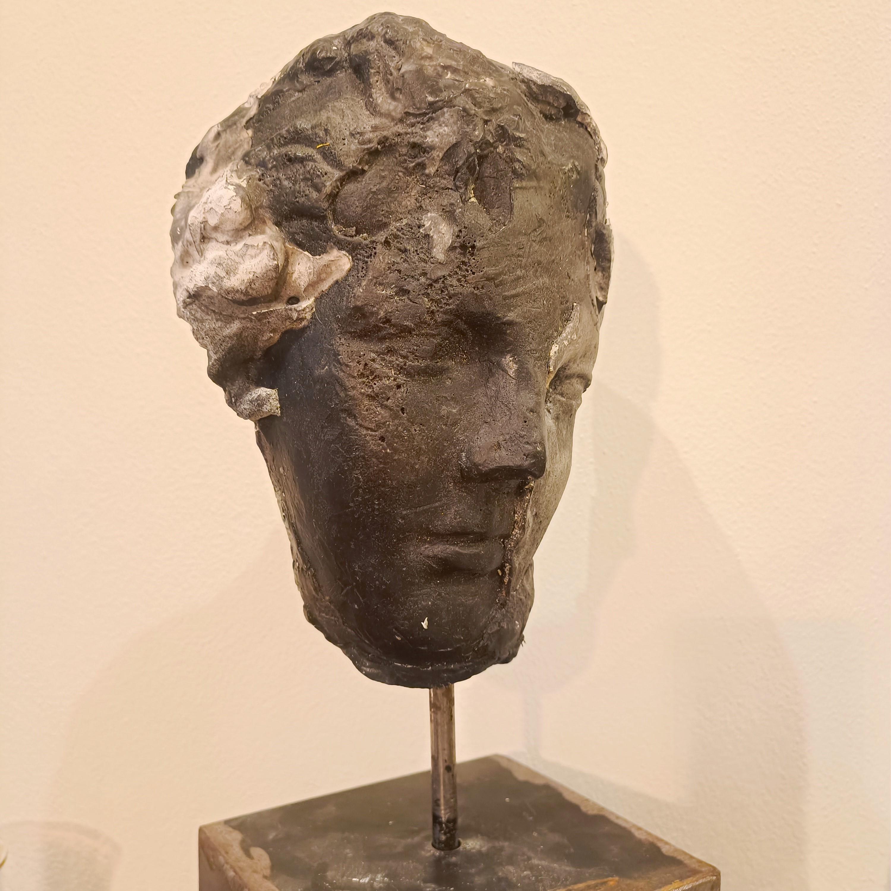 Il volto di Alessandro La Motta – Scultura materica in cera, gesso e black carbon-Biennale Venezia

Un’esperienza tattile e visiva unica Biennale Venezia

La scultura Il volto, realizzata da Alessandro La Motta, propone un nuovo dialogo tra luce e