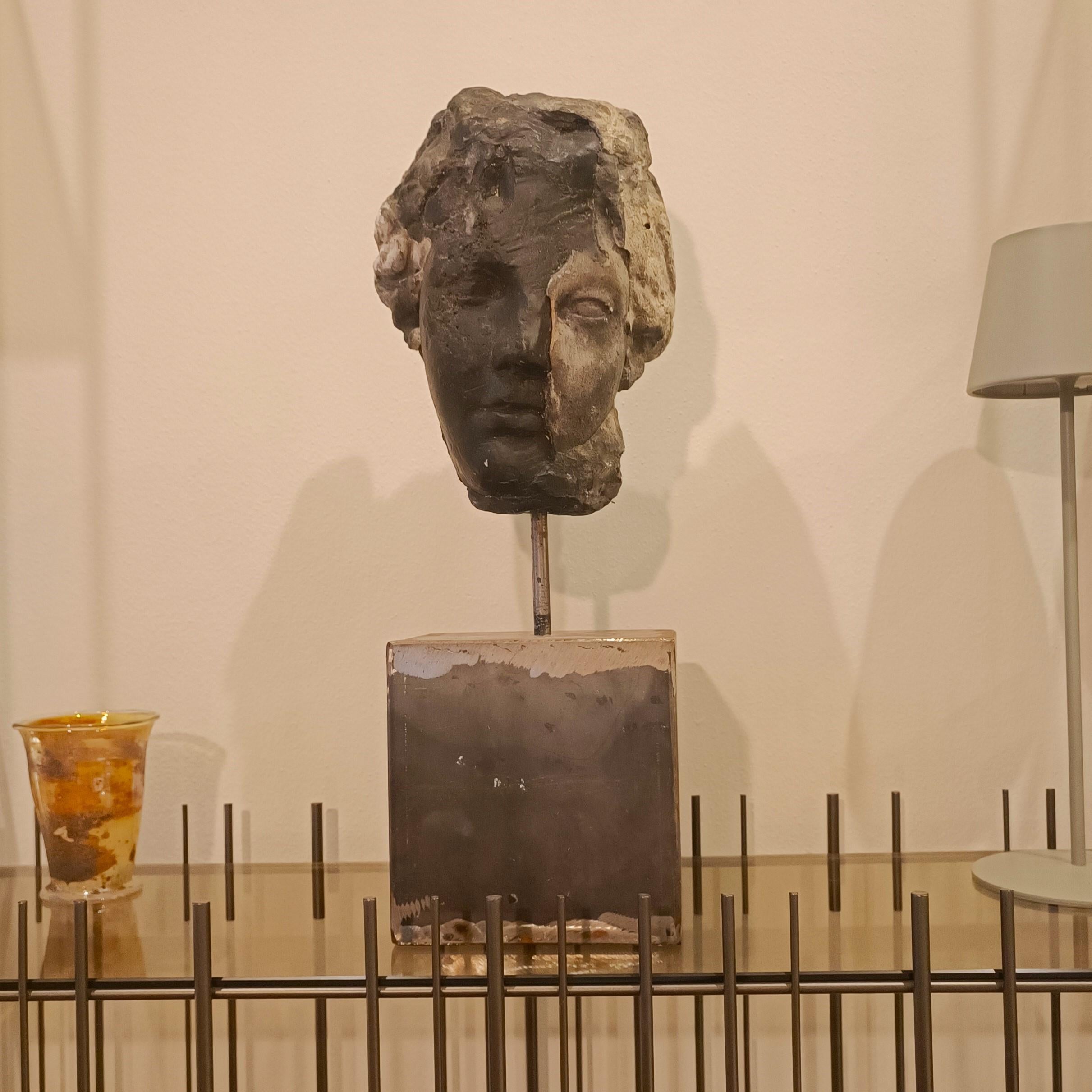 Altro Scultura in cera, gesso e black carbon “ Il volto”  di Alessandro La Motta in vendita