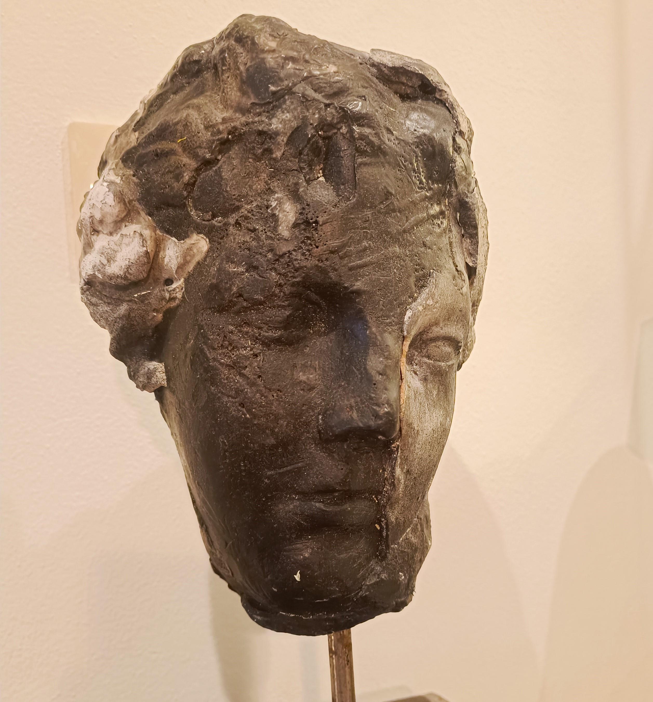 Periodo contemporaneo Scultura in cera, gesso e black carbon “ Il volto”  di Alessandro La Motta in vendita