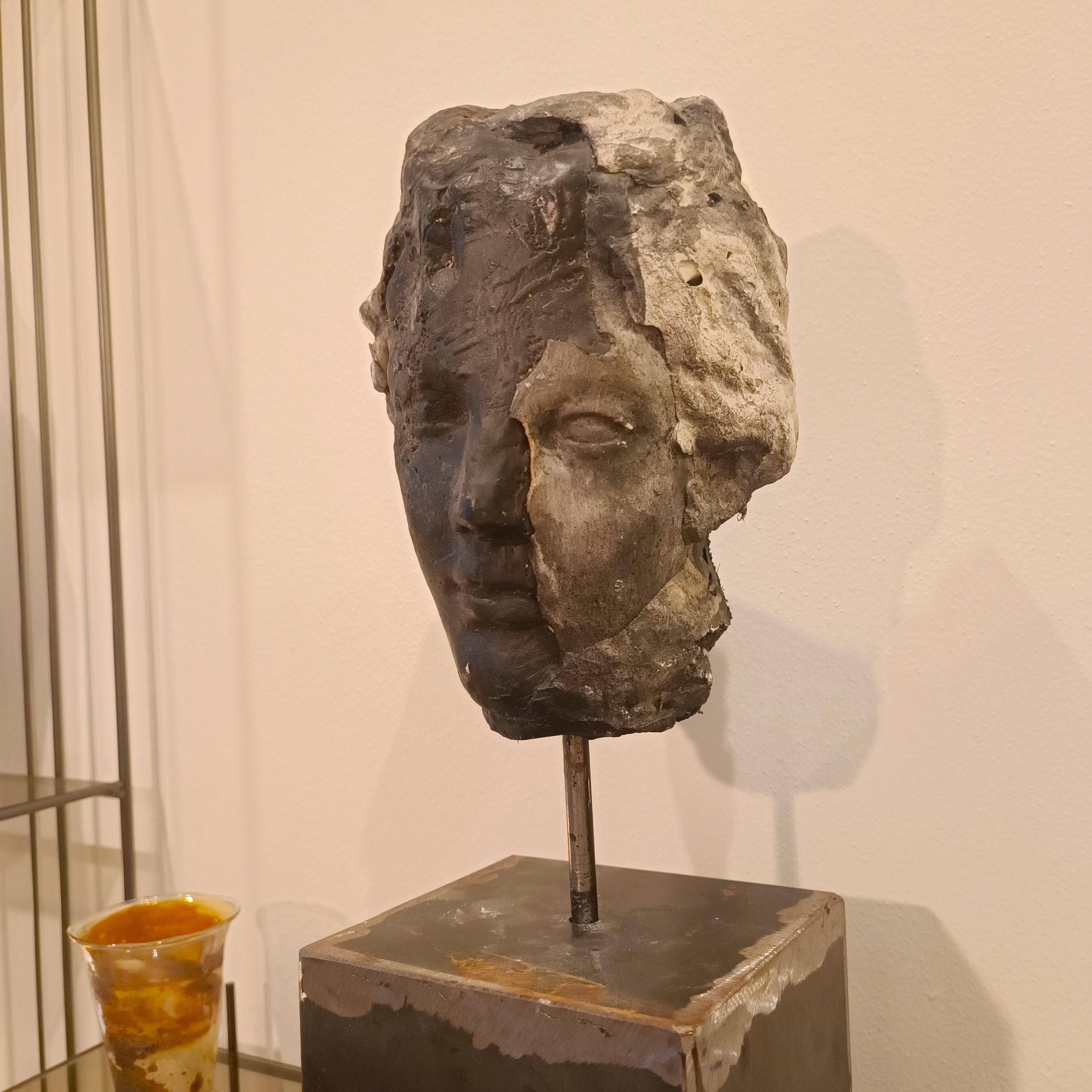 Altro Scultura in cera, gesso e black carbon “ Il volto”  di Alessandro La Motta in vendita