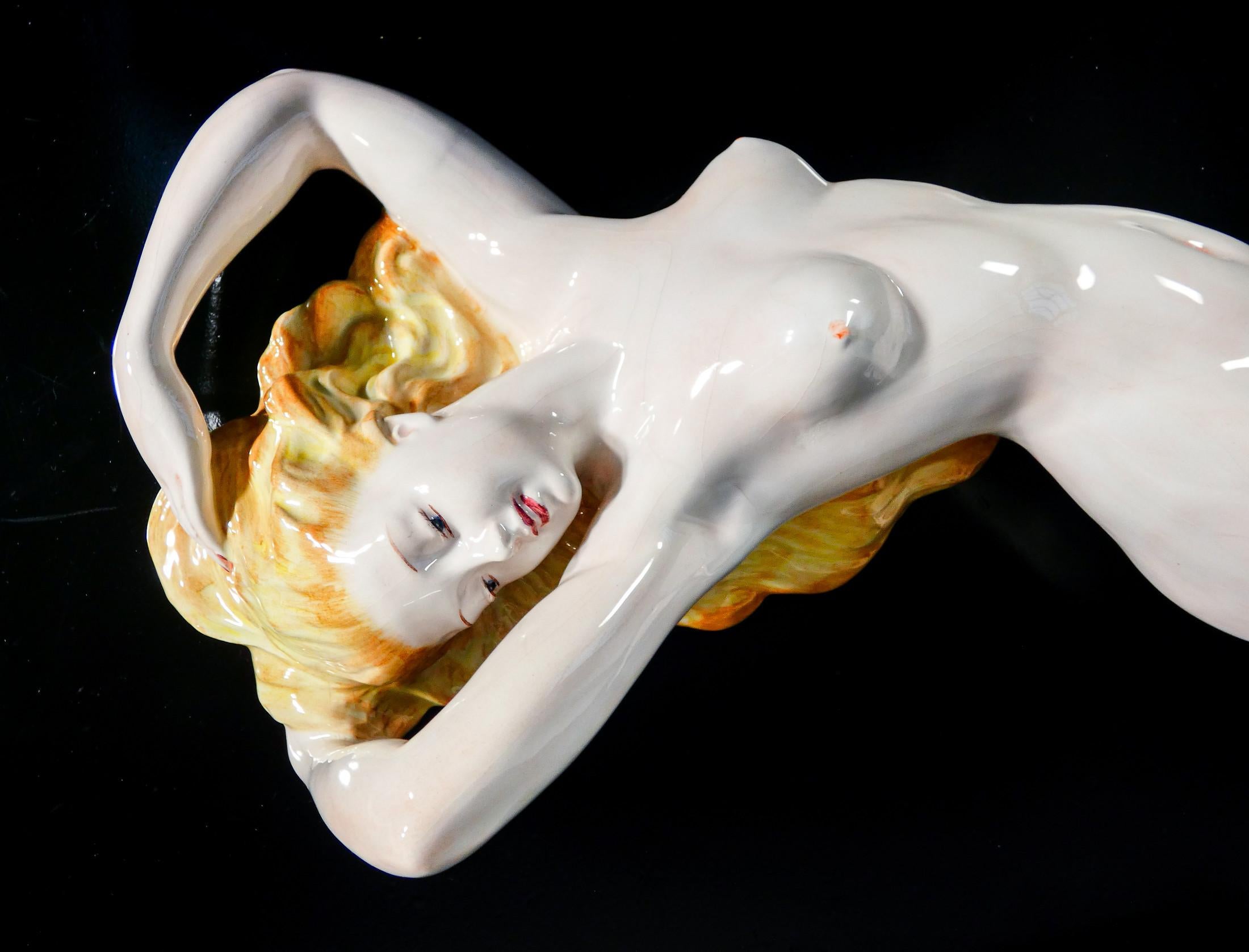 Escultura de cerámica C.I.A. Manna. Mujer tumbada desnuda. Turín, años 30 4