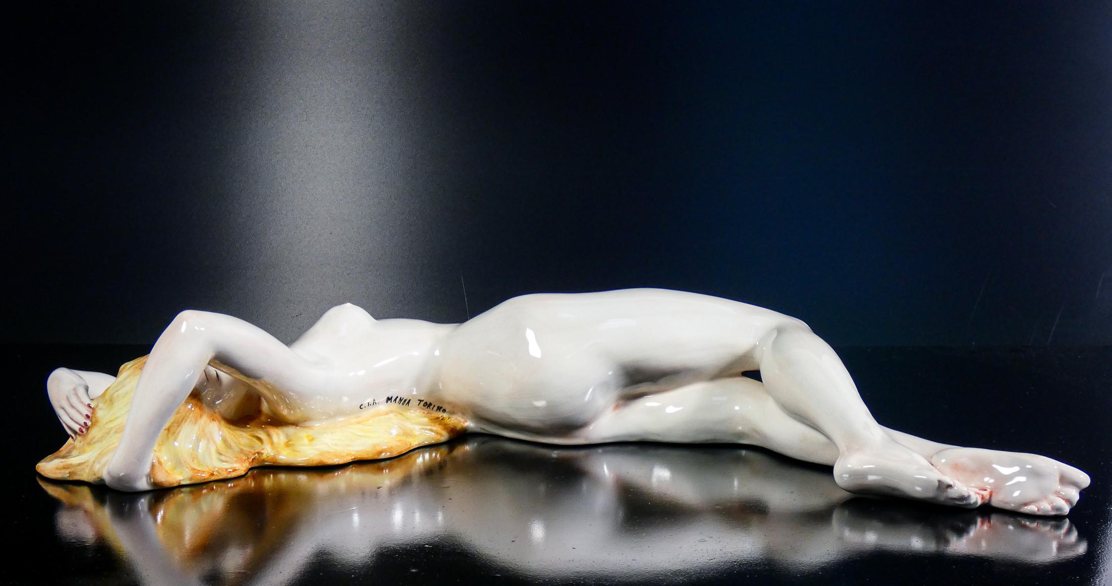 Escultura de cerámica C.I.A. Manna. Mujer tumbada desnuda. Turín, años 30 8