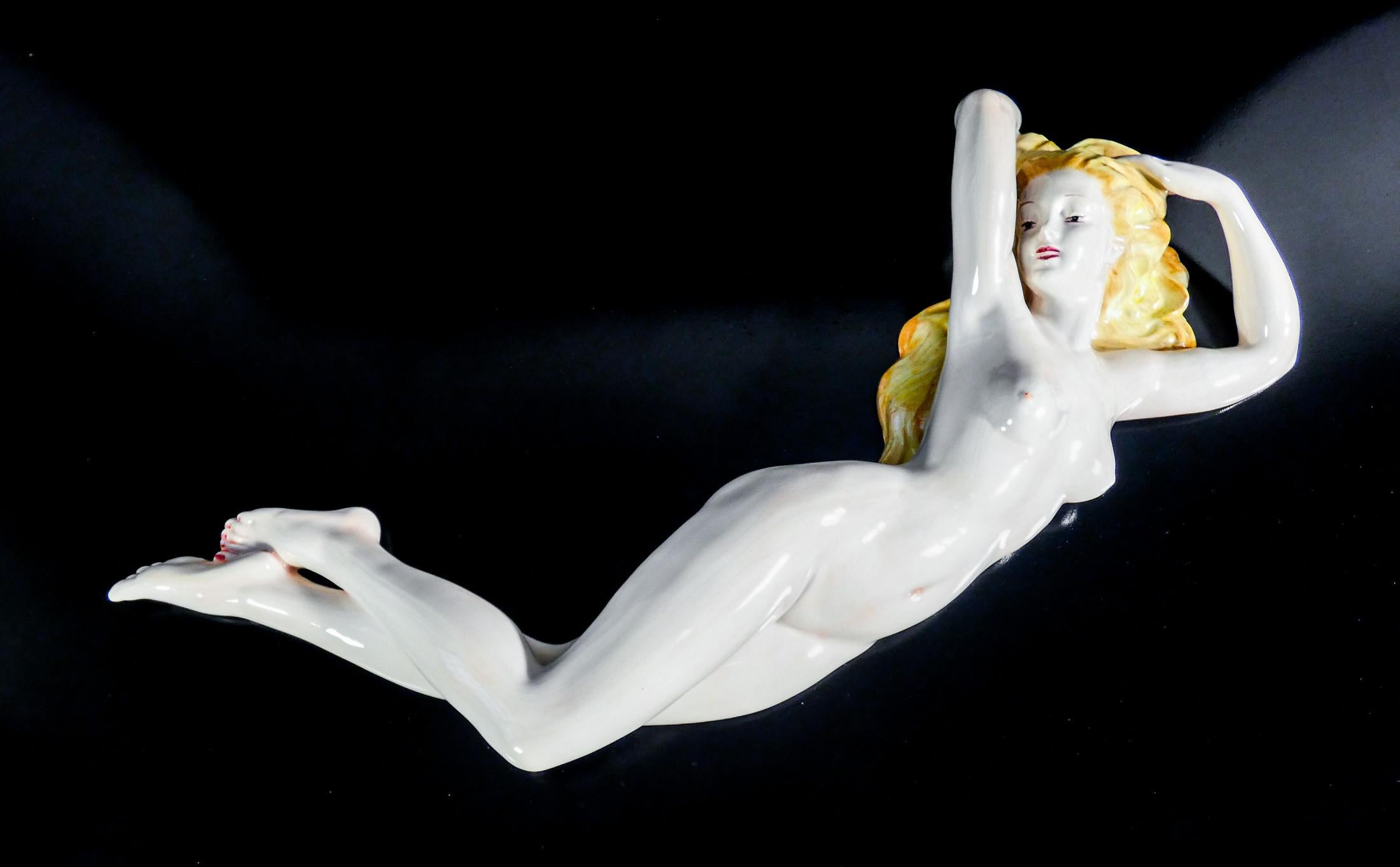 Escultura de cerámica C.I.A. Manna. Mujer tumbada desnuda. Turín, años 30 en Bueno Estado en Torino, IT