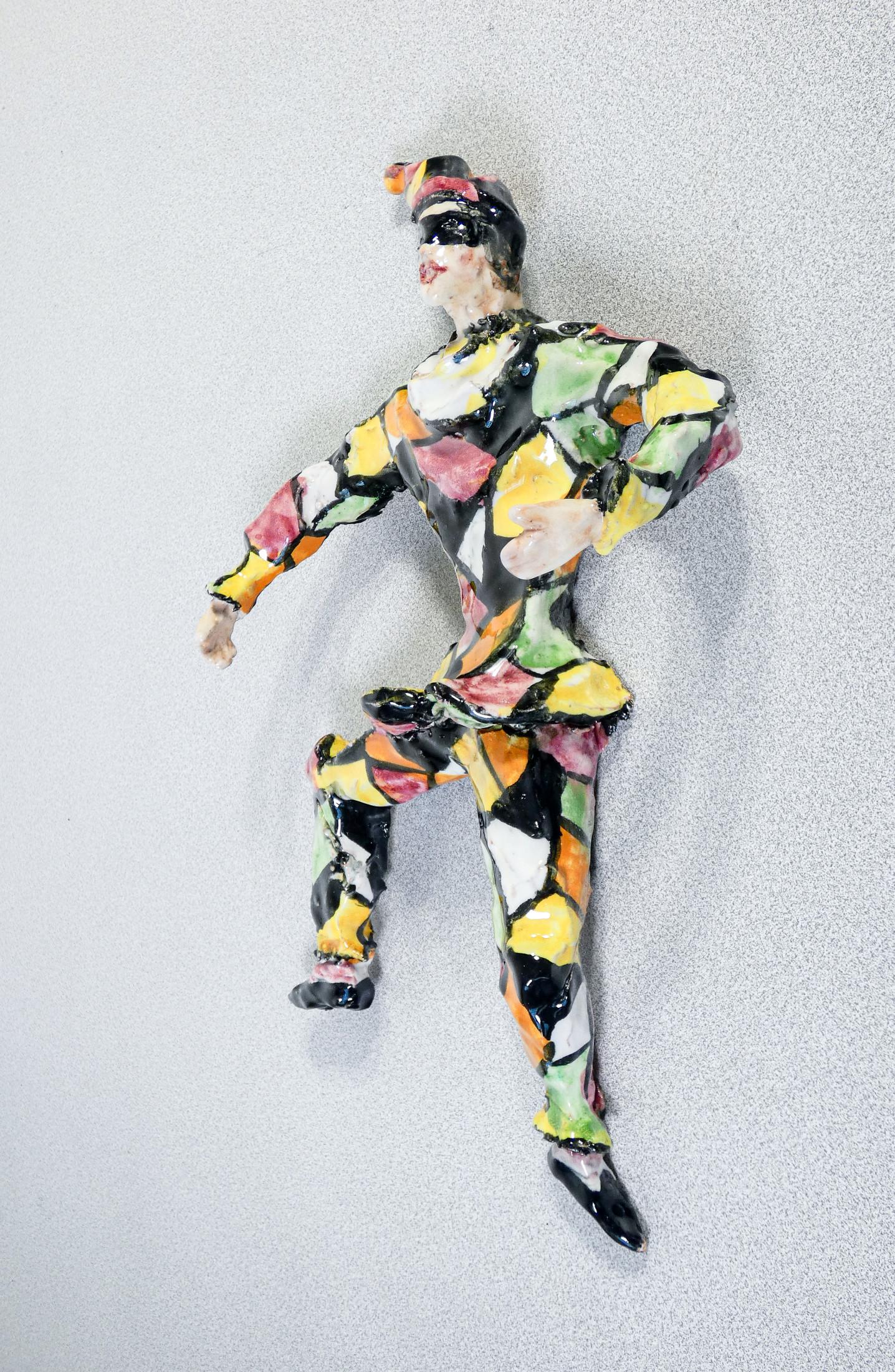 Ceramic sculpture of Harlequin signed Pepi M.G.A. Giuseppe MAZZOTTI In Good Condition For Sale In Torino, IT