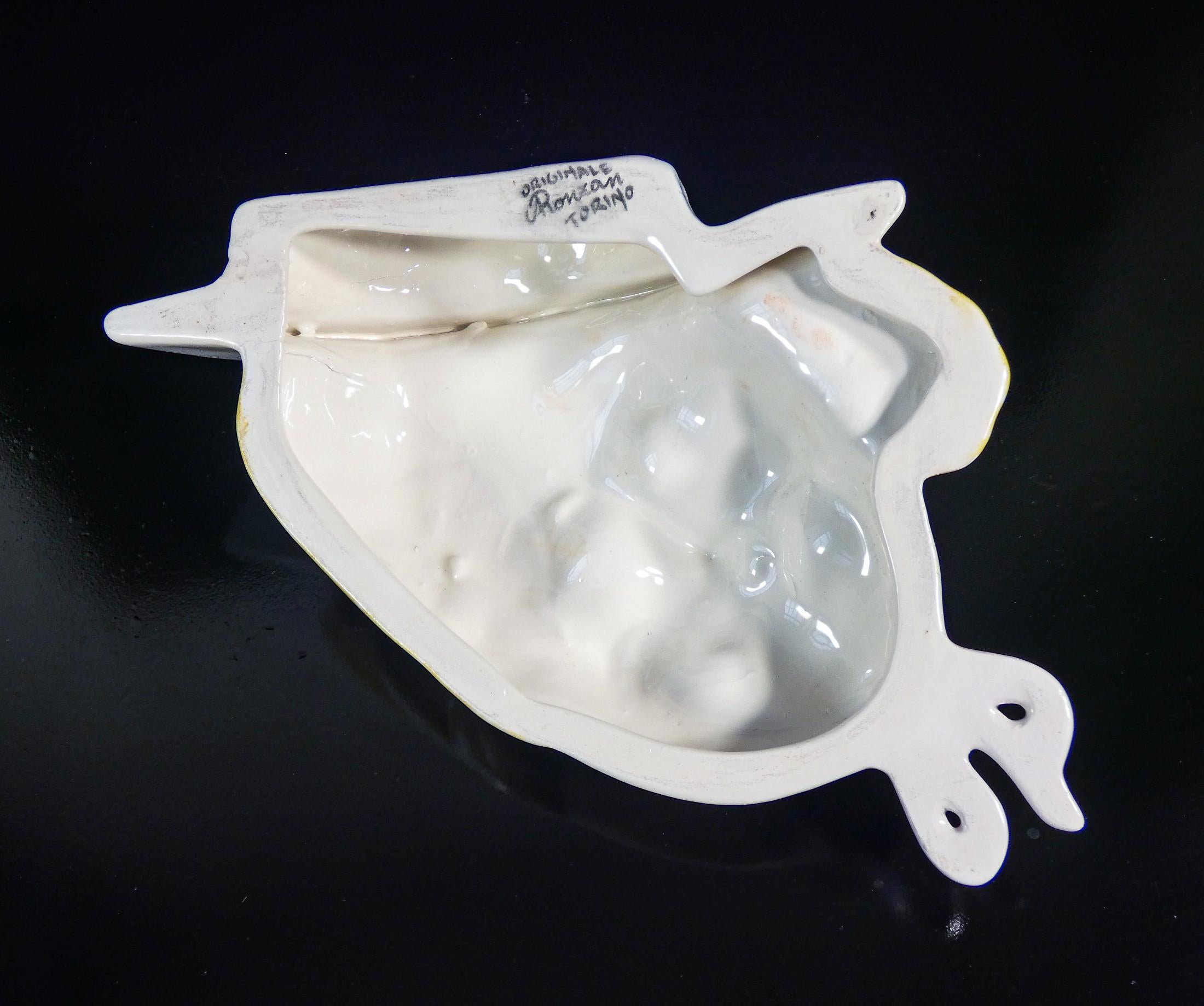 Hand-painted ceramic sculpture, Woman with hat. Antonio RONZAN. 1940s For Sale 4