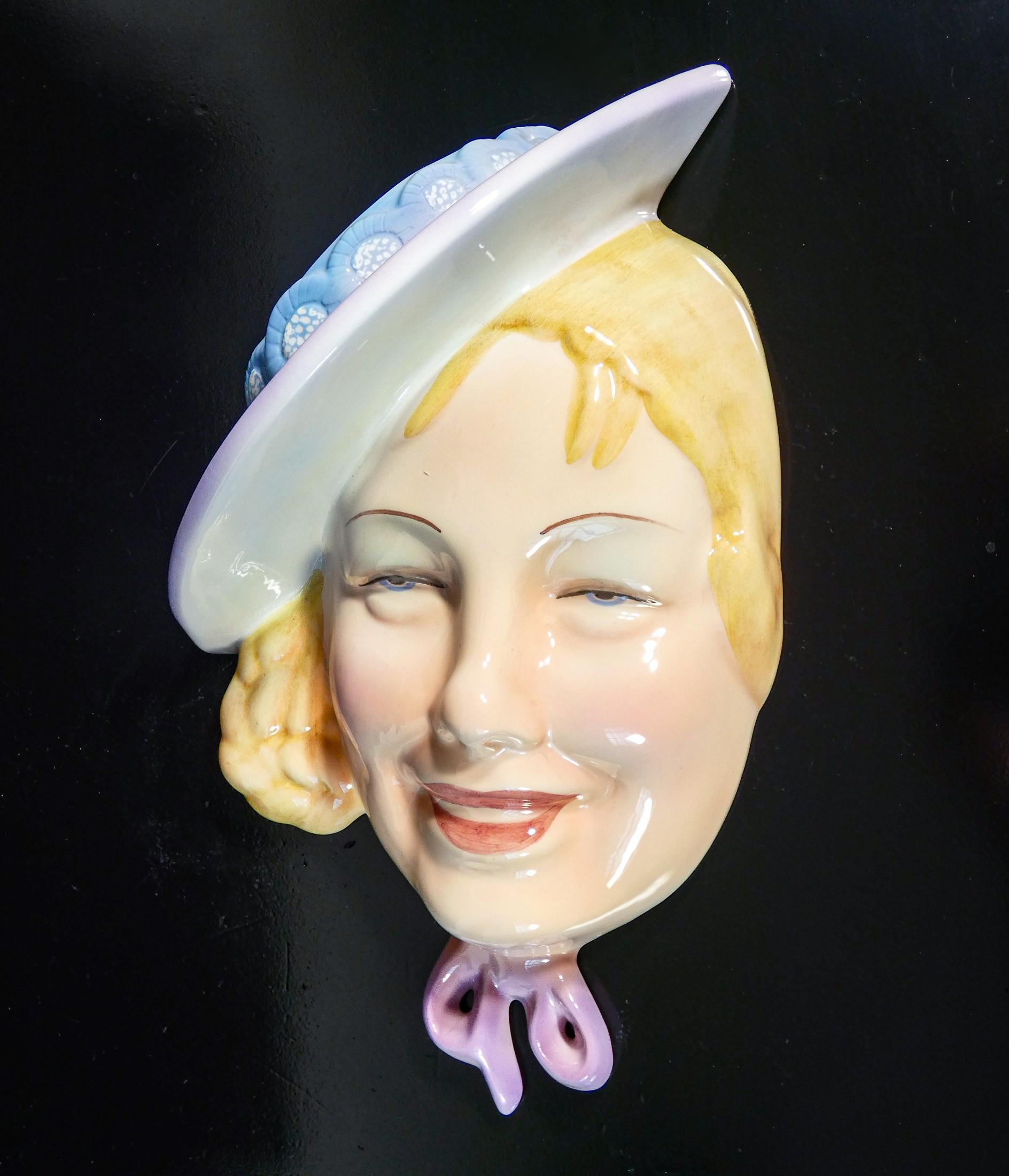 Porcelain Hand-painted ceramic sculpture, Woman with hat. Antonio RONZAN. 1940s For Sale