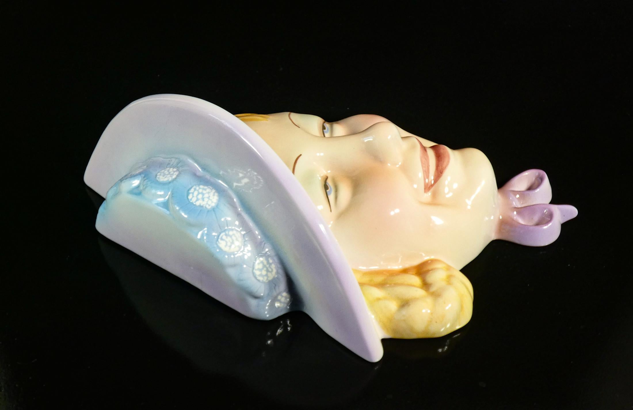 Hand-painted ceramic sculpture, Woman with hat. Antonio RONZAN. 1940s For Sale 1