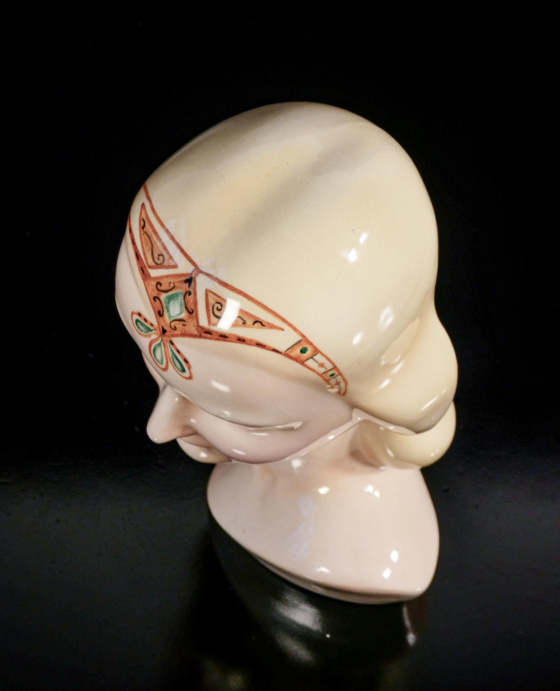 Hand-painted ceramic sculpture, Woman with tiara. Antonio RONZAN. 1940s For Sale 8