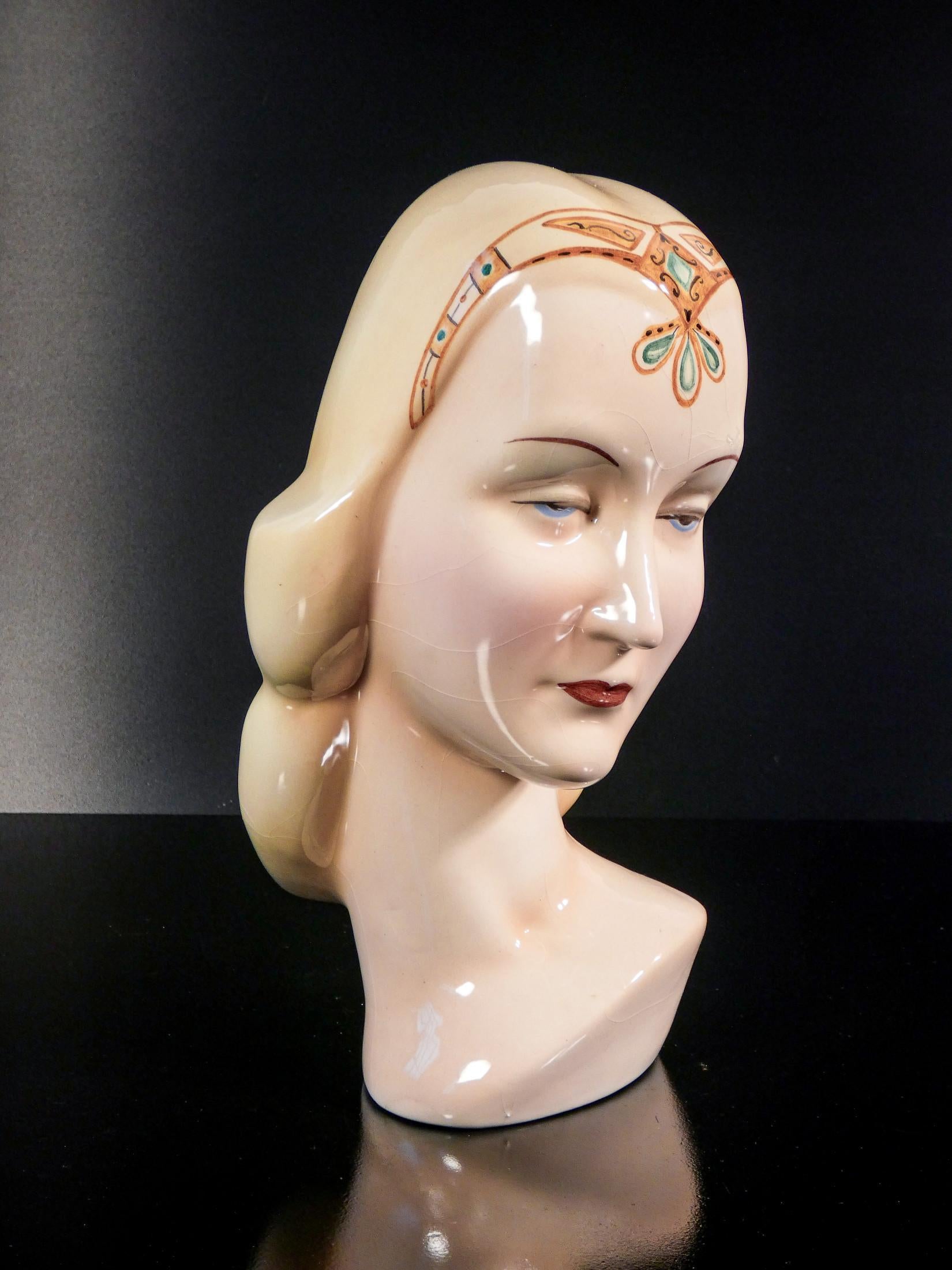 Ceramic sculpture
hand-painted,
Woman with tiara.
Antonio RONZAN.

ORIGIN
Italy

PERIOD
1940s

AUTHOR
Ceramicist Antonio RONZAN was born in Nove di Bassano on July 4, 1914. He worked for the Turin-based ceramic factory 'Lenci' together with his