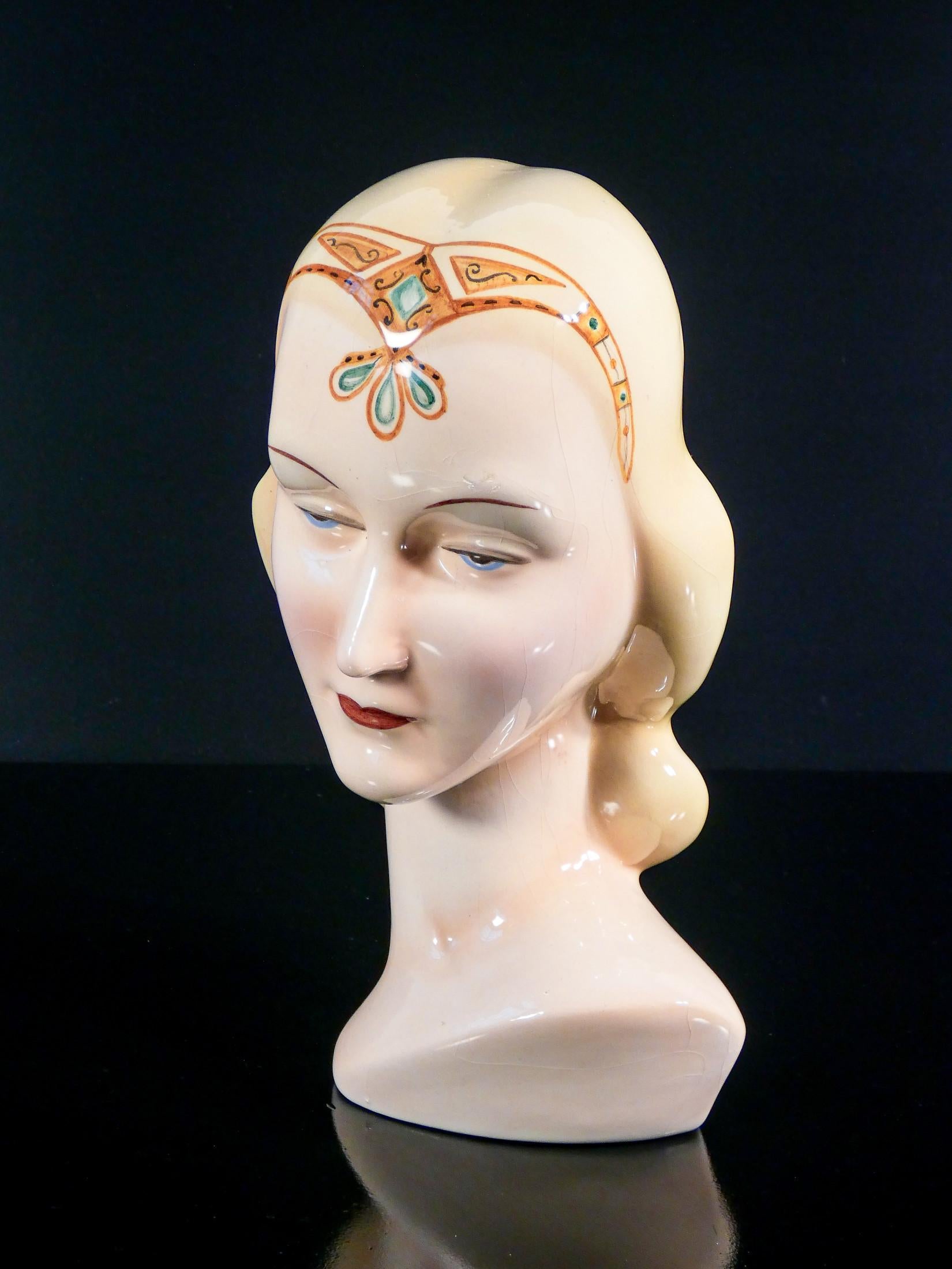 Hand-painted ceramic sculpture, Woman with tiara. Antonio RONZAN. 1940s For Sale 2