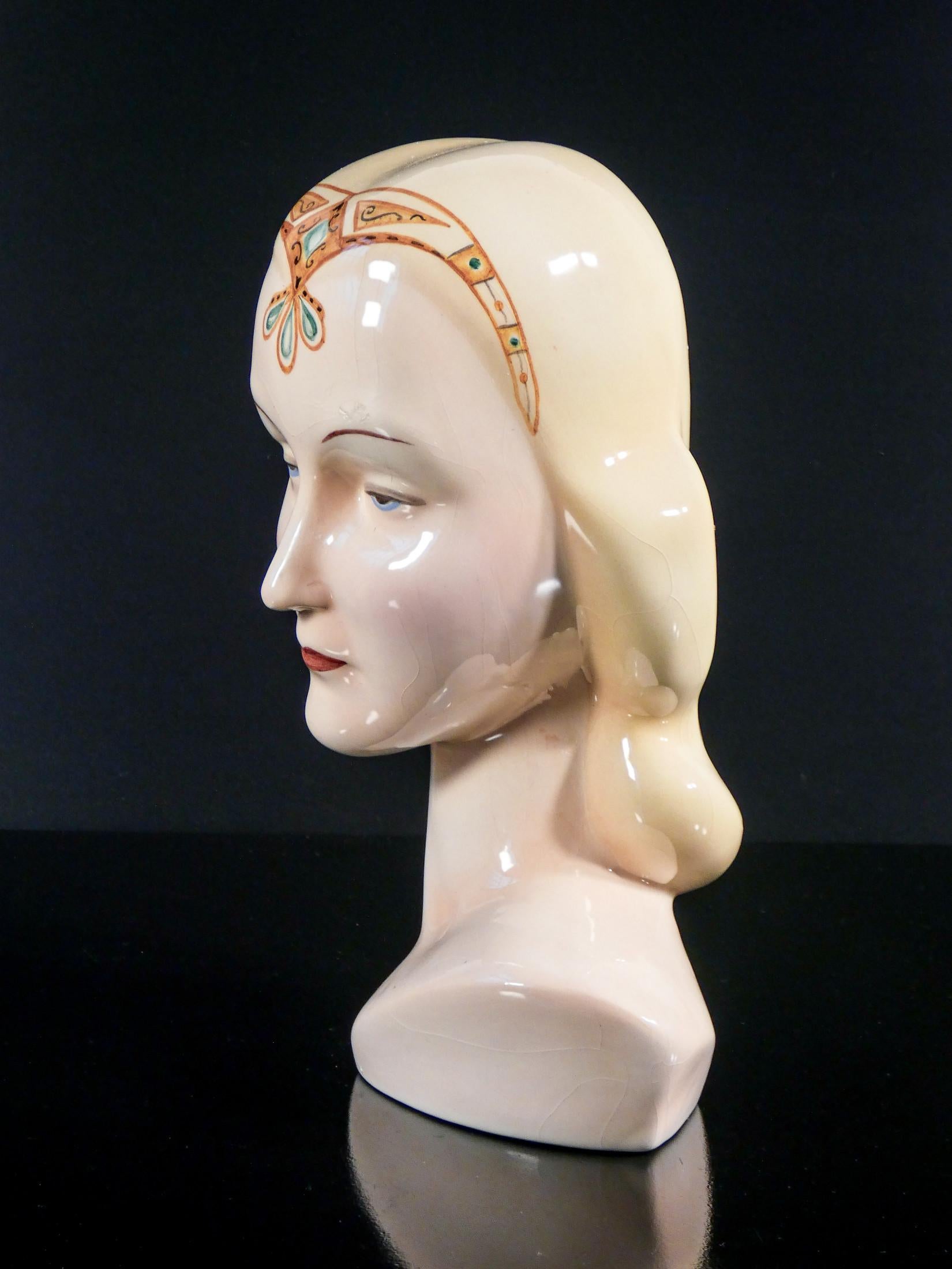 Hand-painted ceramic sculpture, Woman with tiara. Antonio RONZAN. 1940s For Sale 3