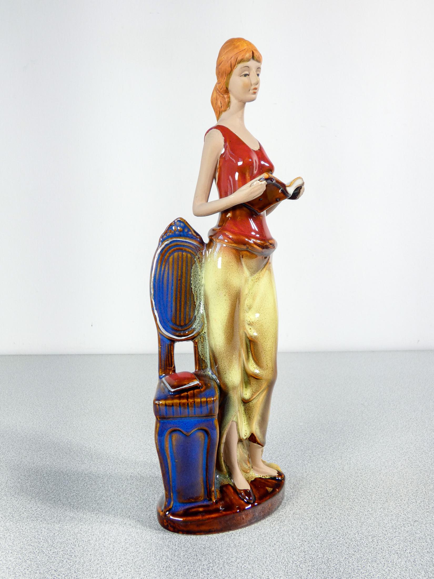 Escultura de cerámica
pintado y esmaltado
Mujer con libros.

ORIGEN
Italia

PERÍODO
Siglo XX

MATERIALES
Cerámica pintada y esmaltada

DIMENSIONES
Altura: 33 cm
Anchura: 11 cm
Profundidad: 8 cm

CONDICIONES
Perfecto. Evalúe a través de las fotos
