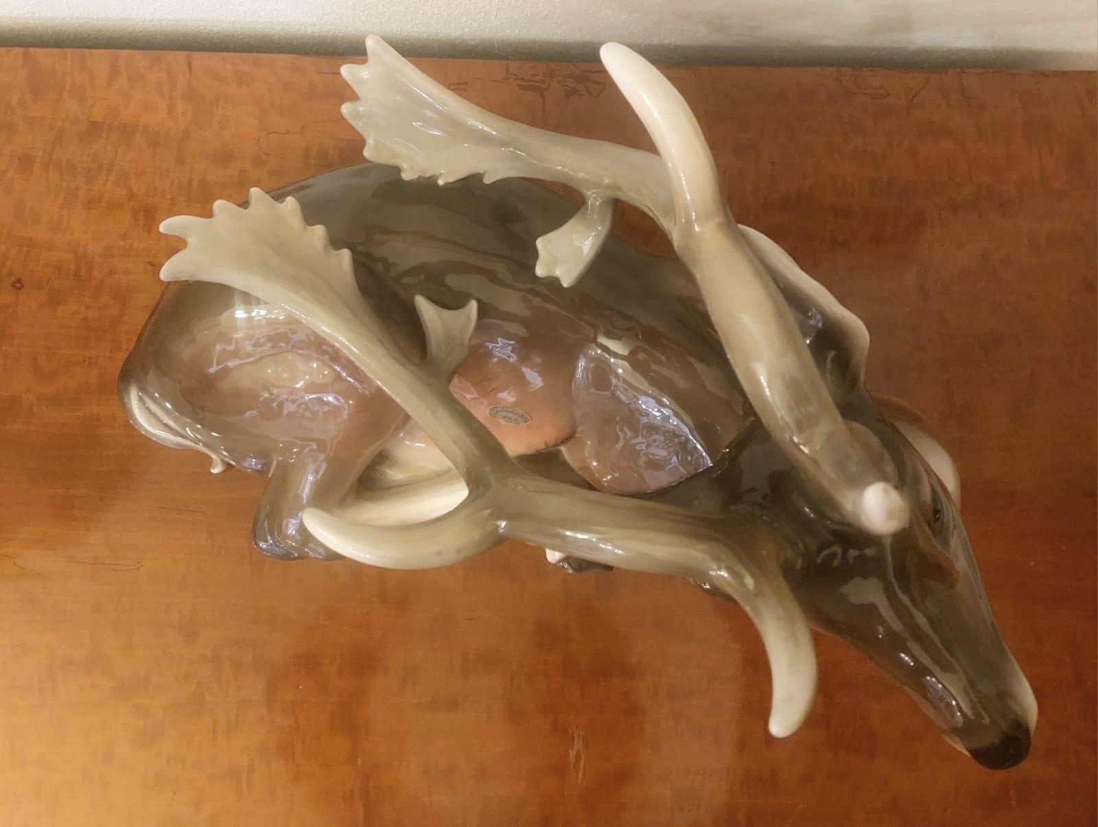 Mid-20th Century Scultura en céramique Goldscheider raffigurante un cervo en vente